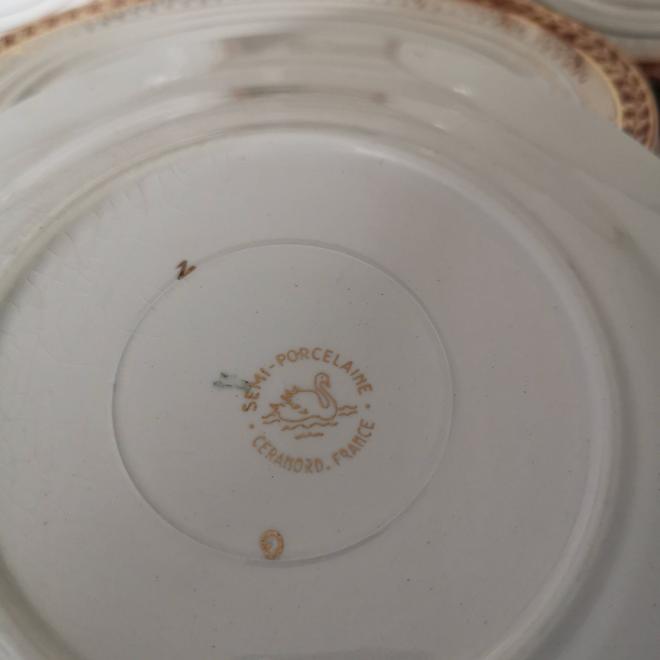 10 Ceranord porcelain dessert plates