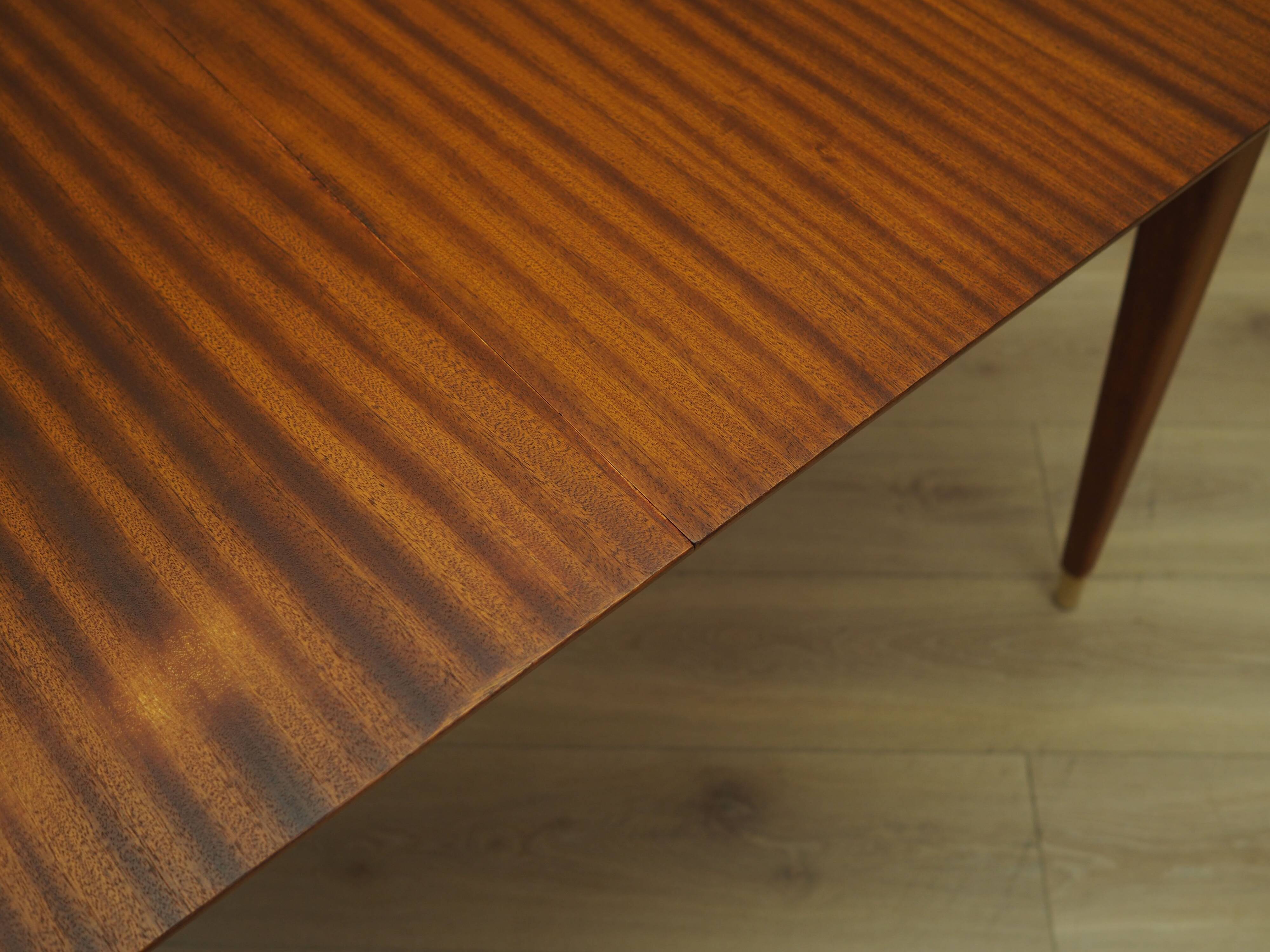 Table en acajou, design danois, années 1970, production : Danemark