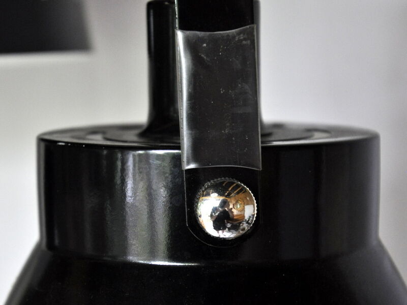 Trio of industrials hanging lamps