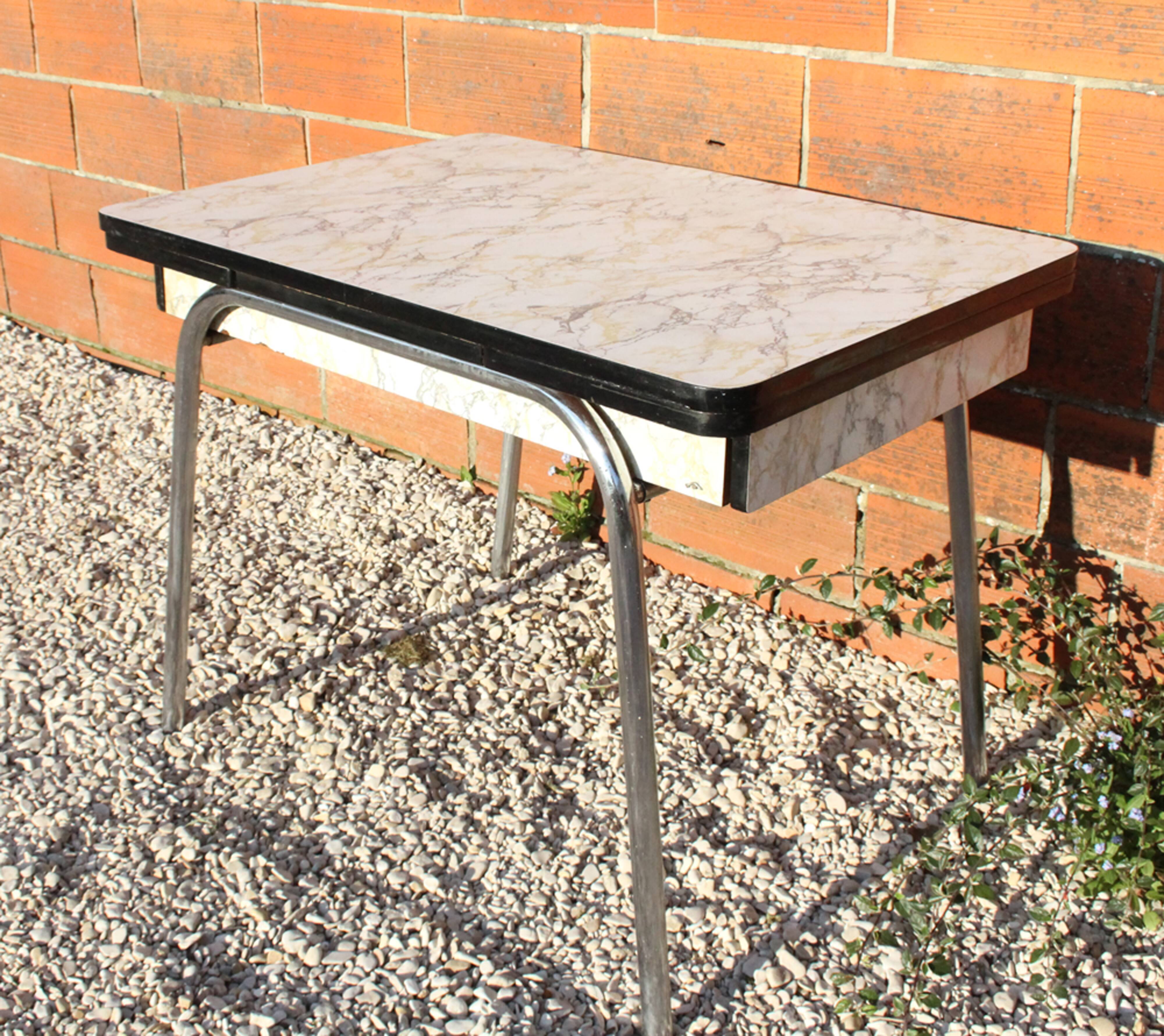Table formica marble