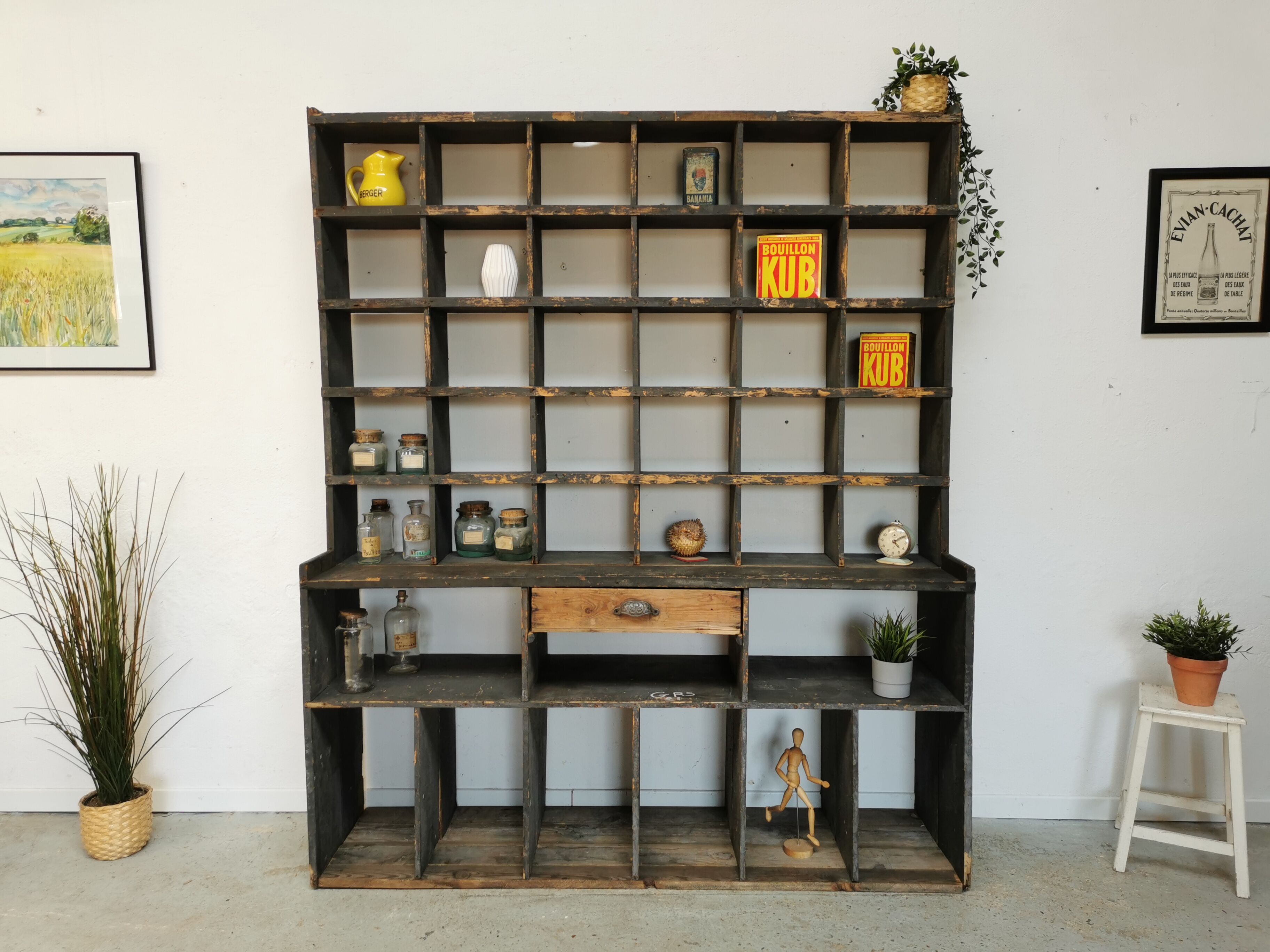 Meuble de métier à casiers bibliothèque