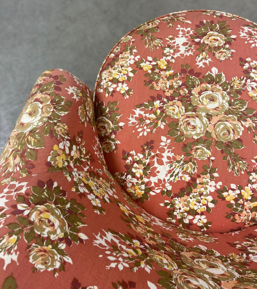 Vintage toad armchair with flowers