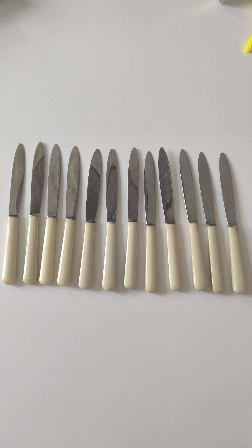 Set of 12 Bakelite knives