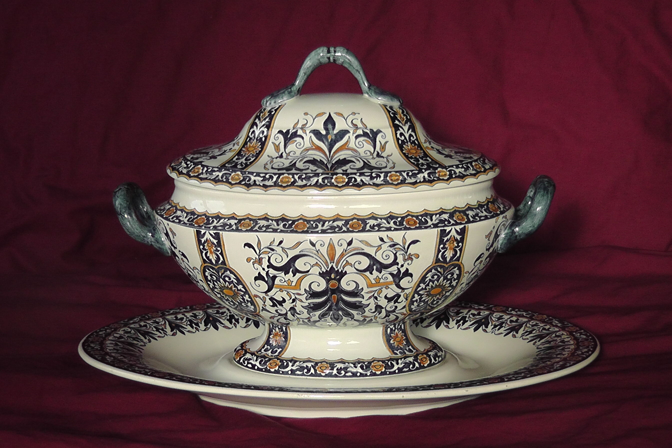 Tureen and earthenware serving dish from Gien XX