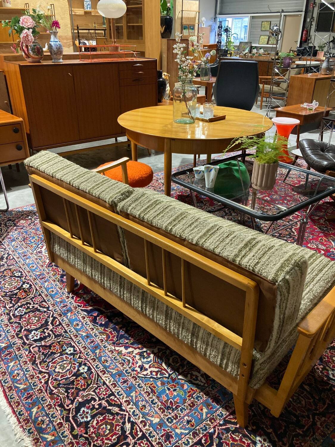 Canapé-lit extensible avec coussins, banc.