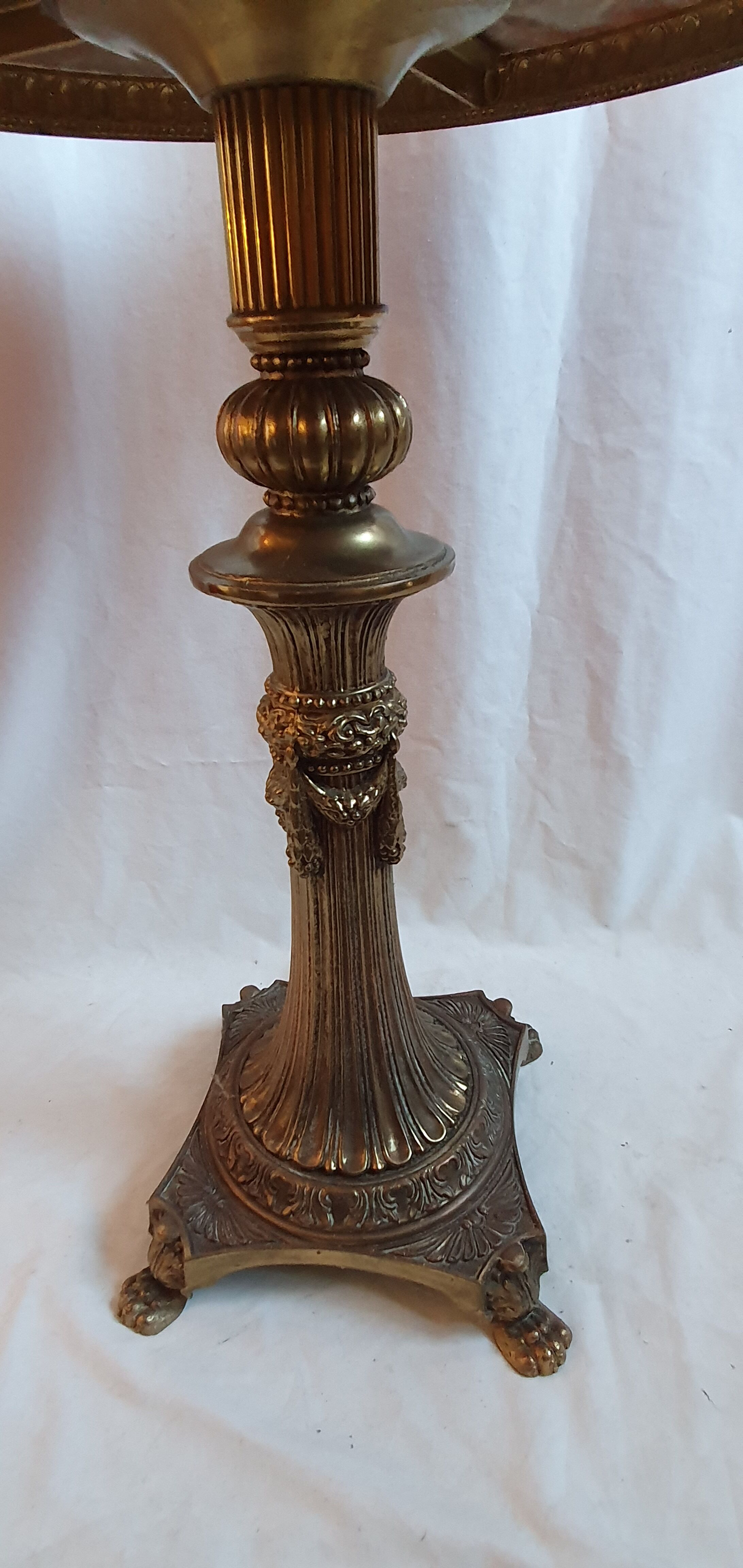 Marble table lion's feet