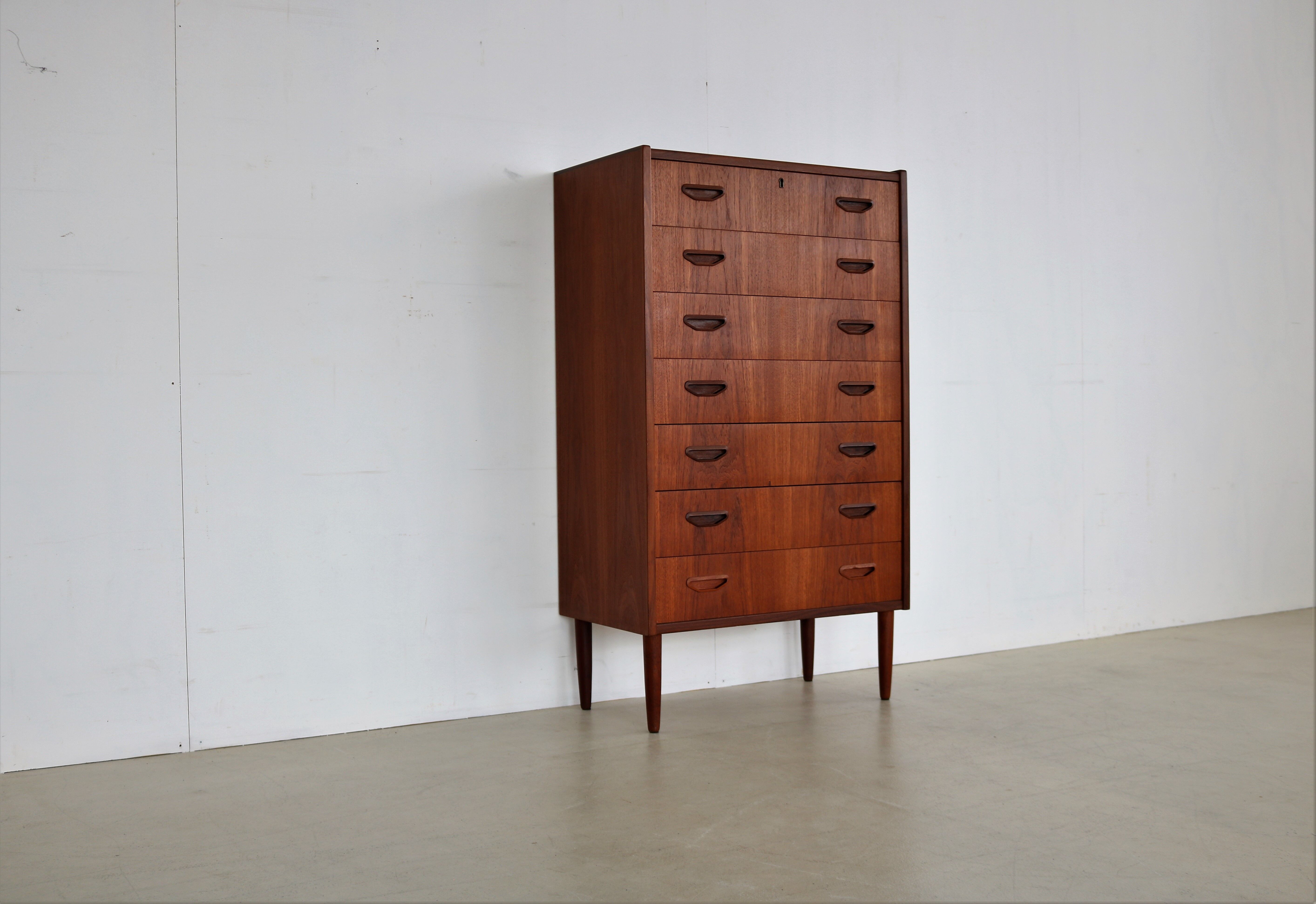 Vintage teak 'tallboy' chest of drawers