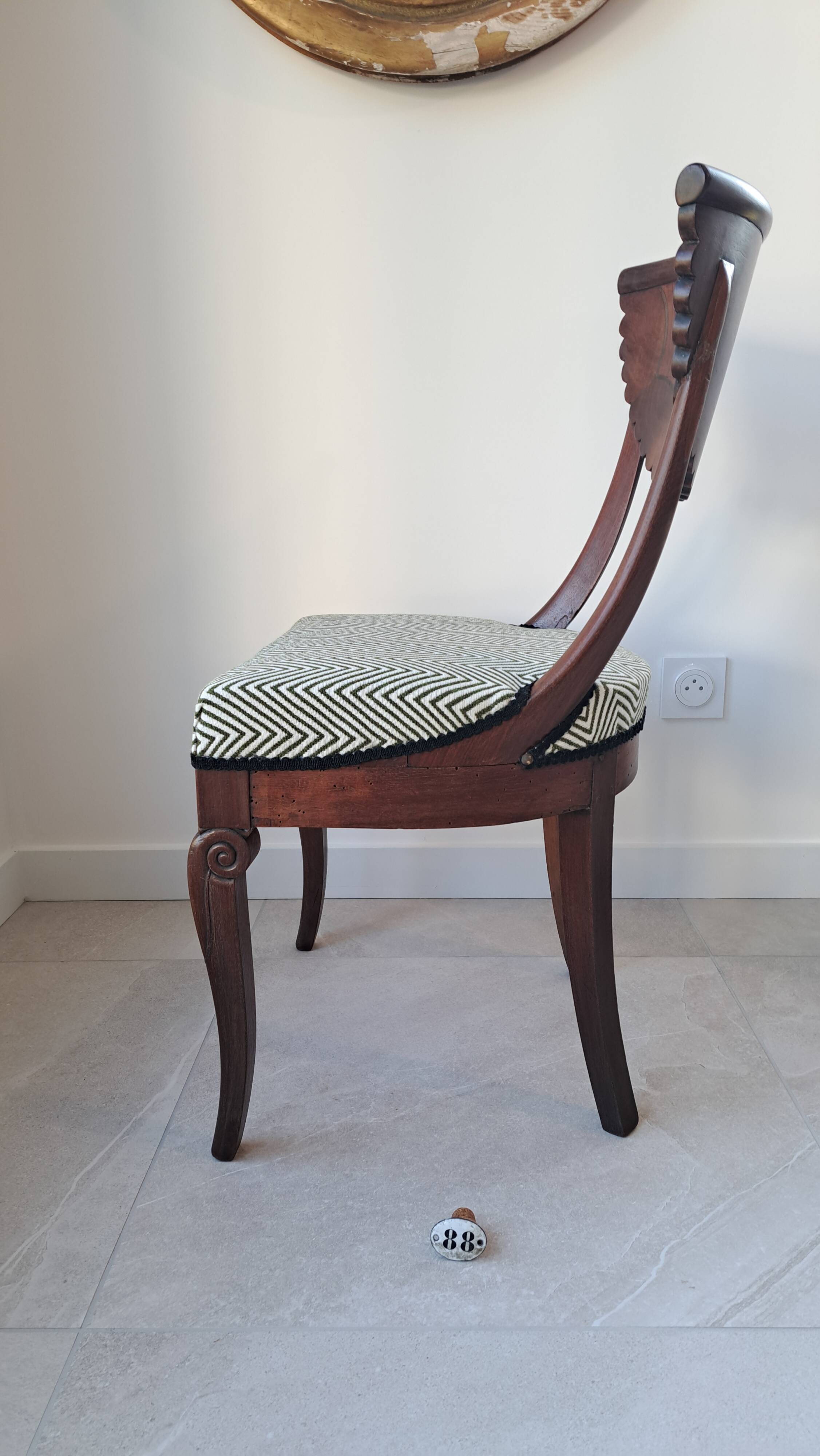 Pair of mahogany gondola chairs – Empire style – 20th century, restored