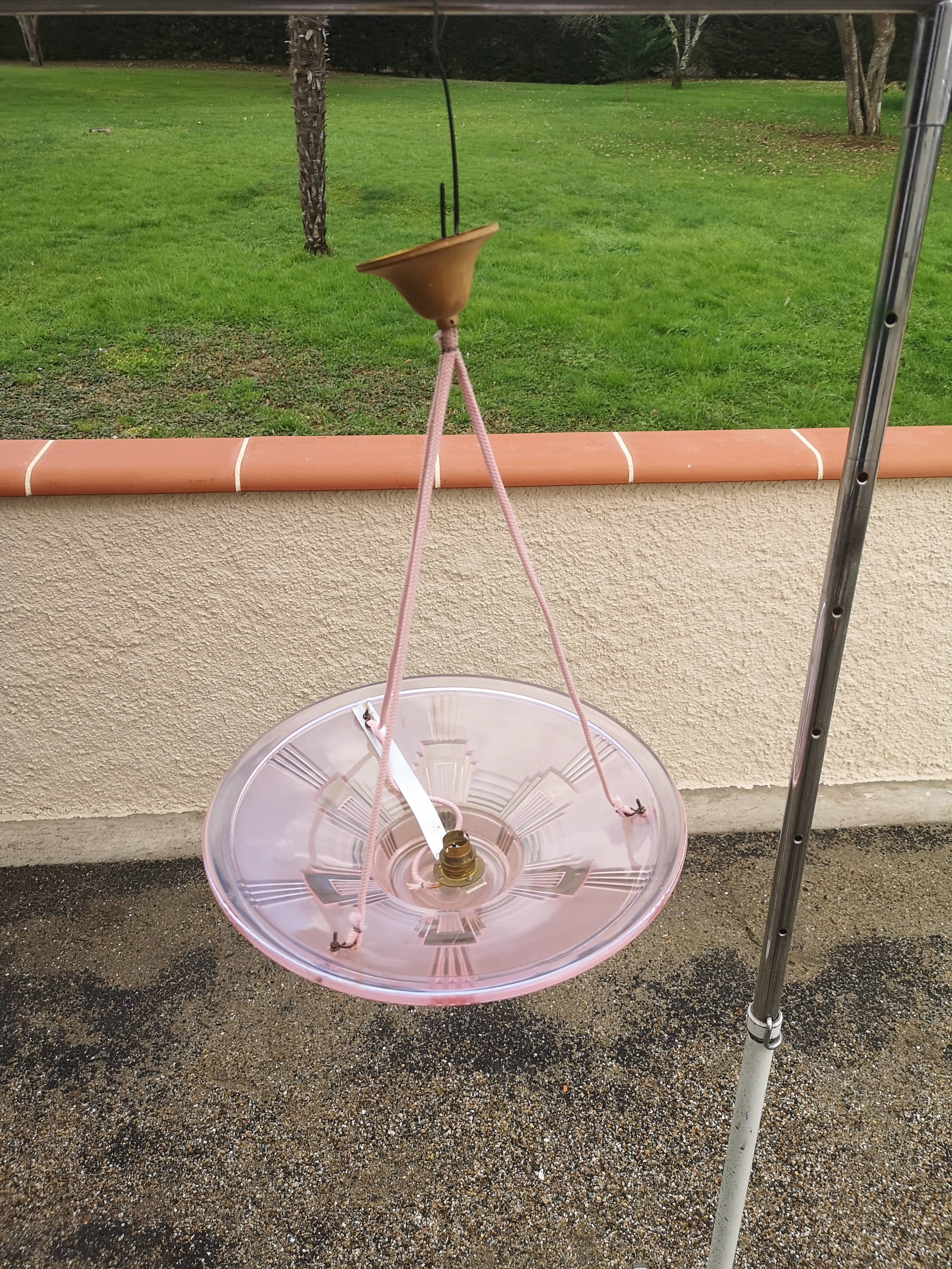 Glass pendant light