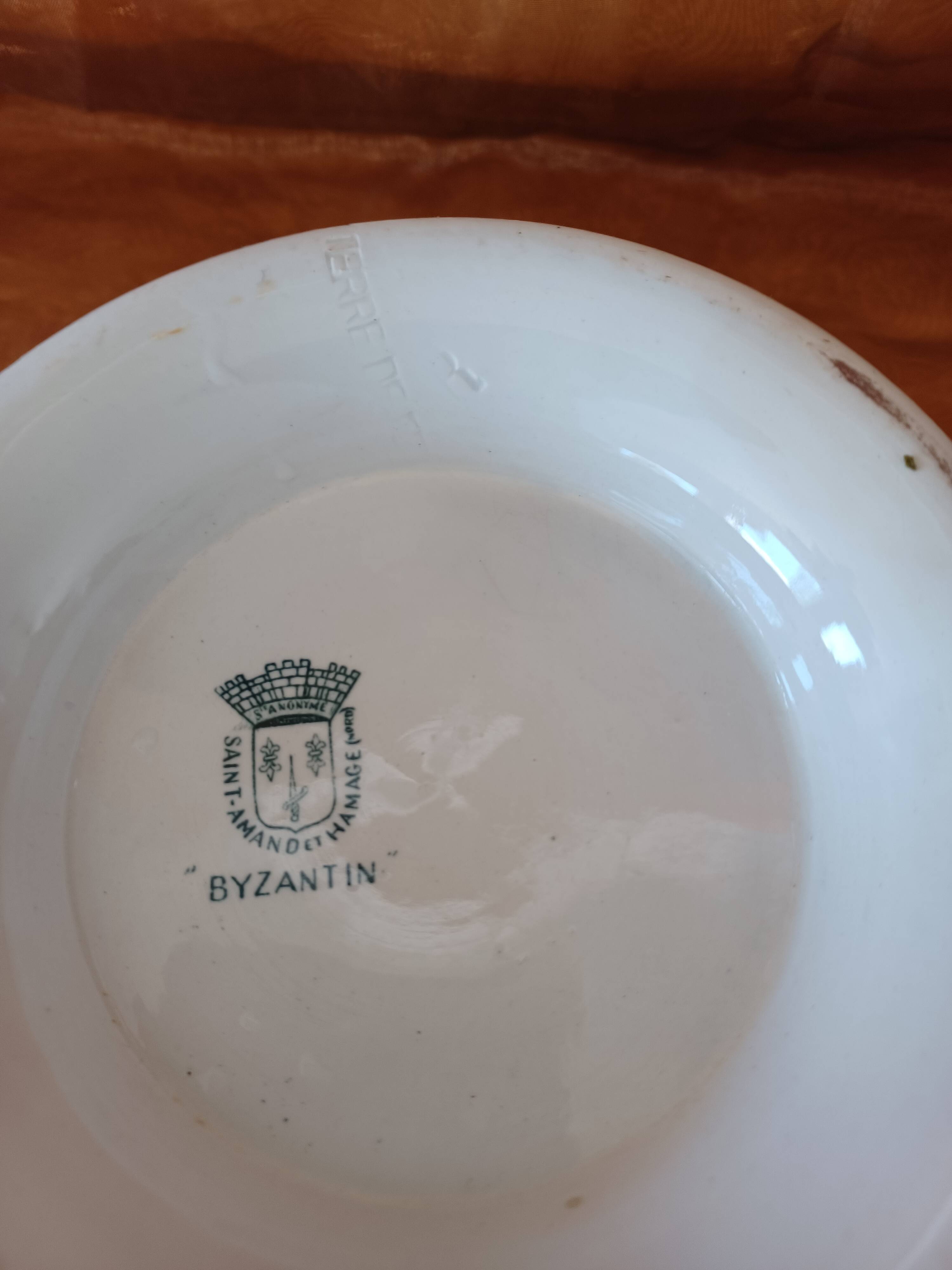 Earthenware soup tureen Saint-Amand and Hamage-