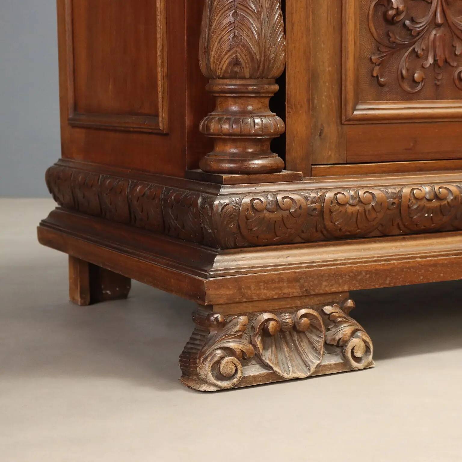 Neo-baroque antique walnut buffet, Italy, 19th century