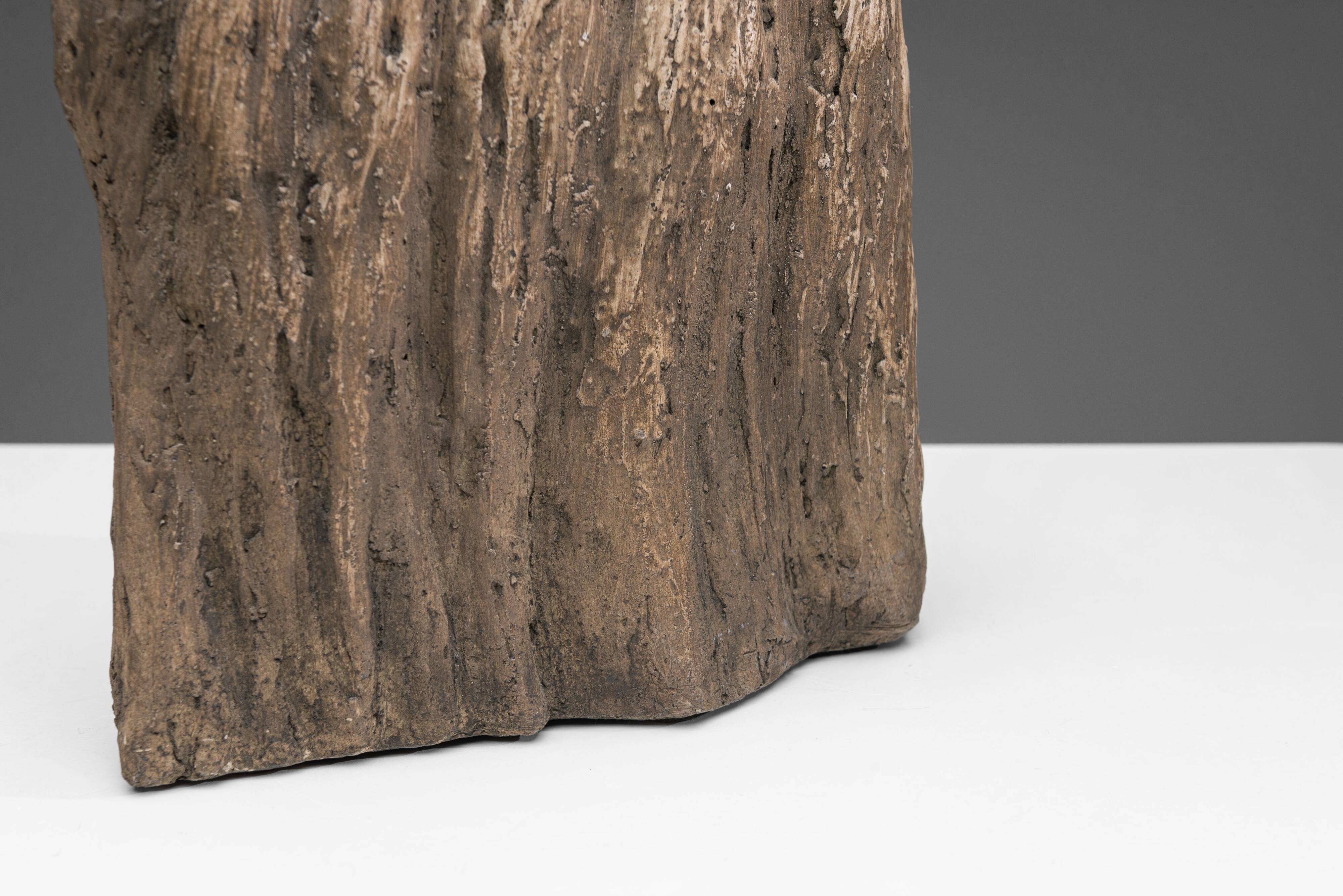 Groupe sculptural abstrait de six figures féminines