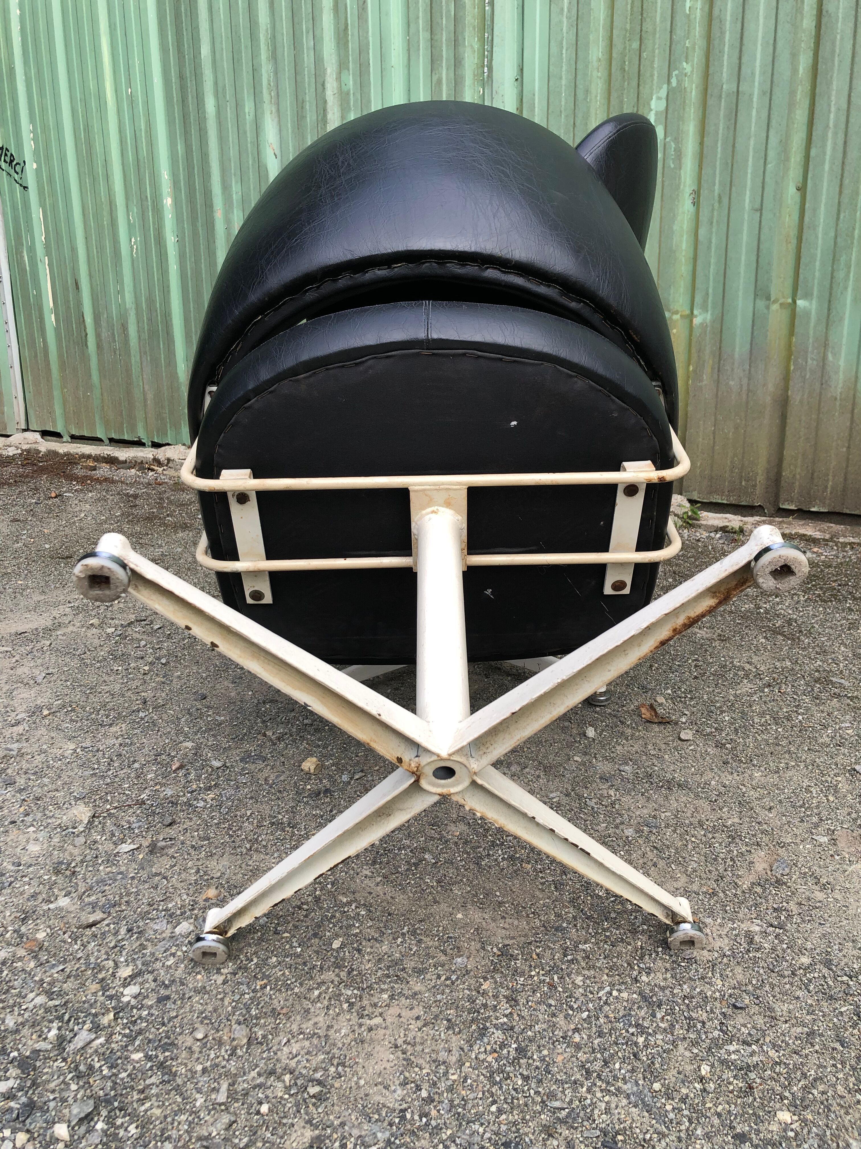 Pair of vintage armchairs in black skai with metal legs.