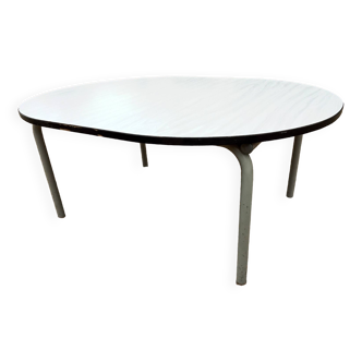 Table ovale en formica