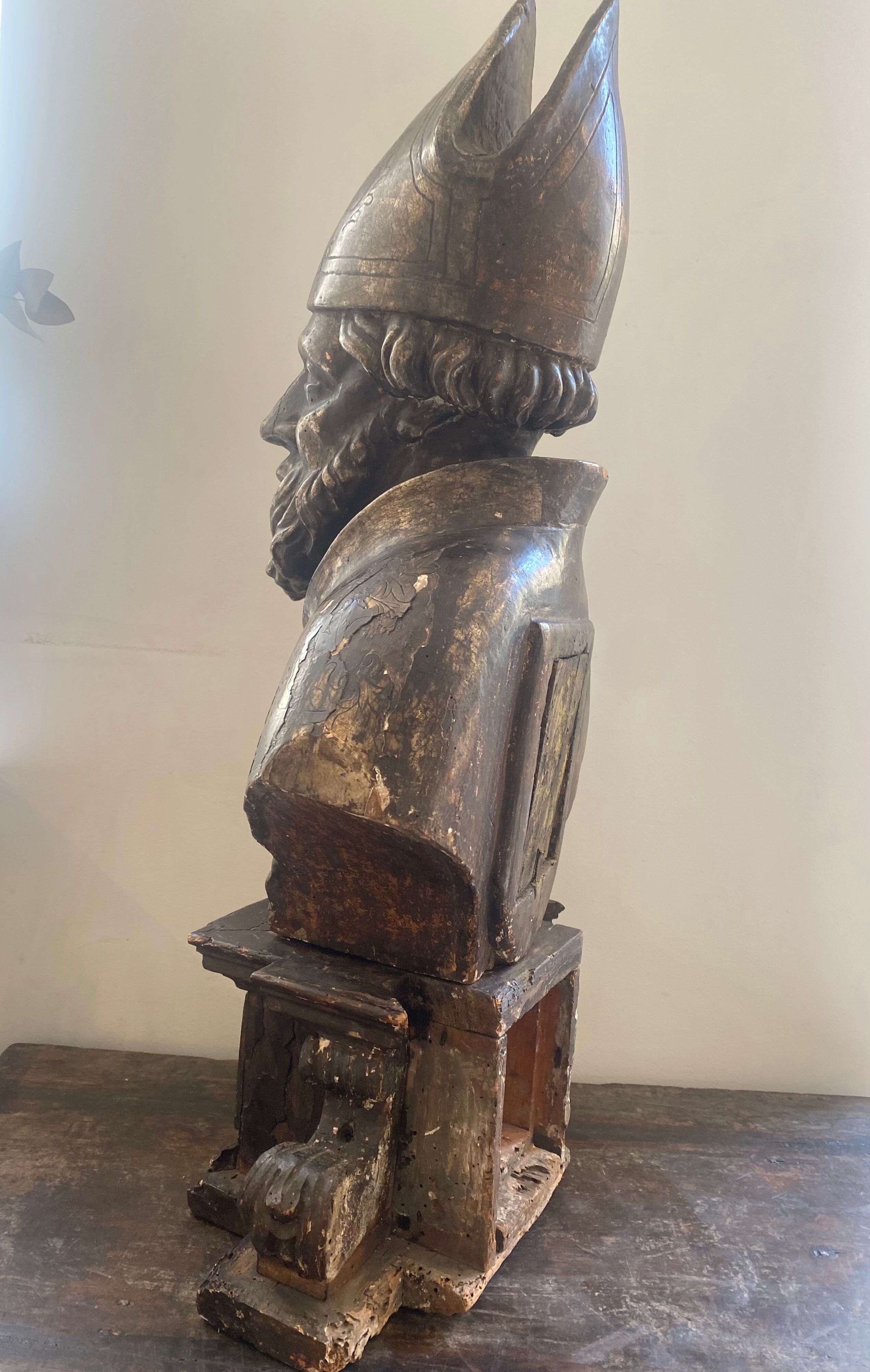 Bust of bishop in reliquary in silver wood xviith
