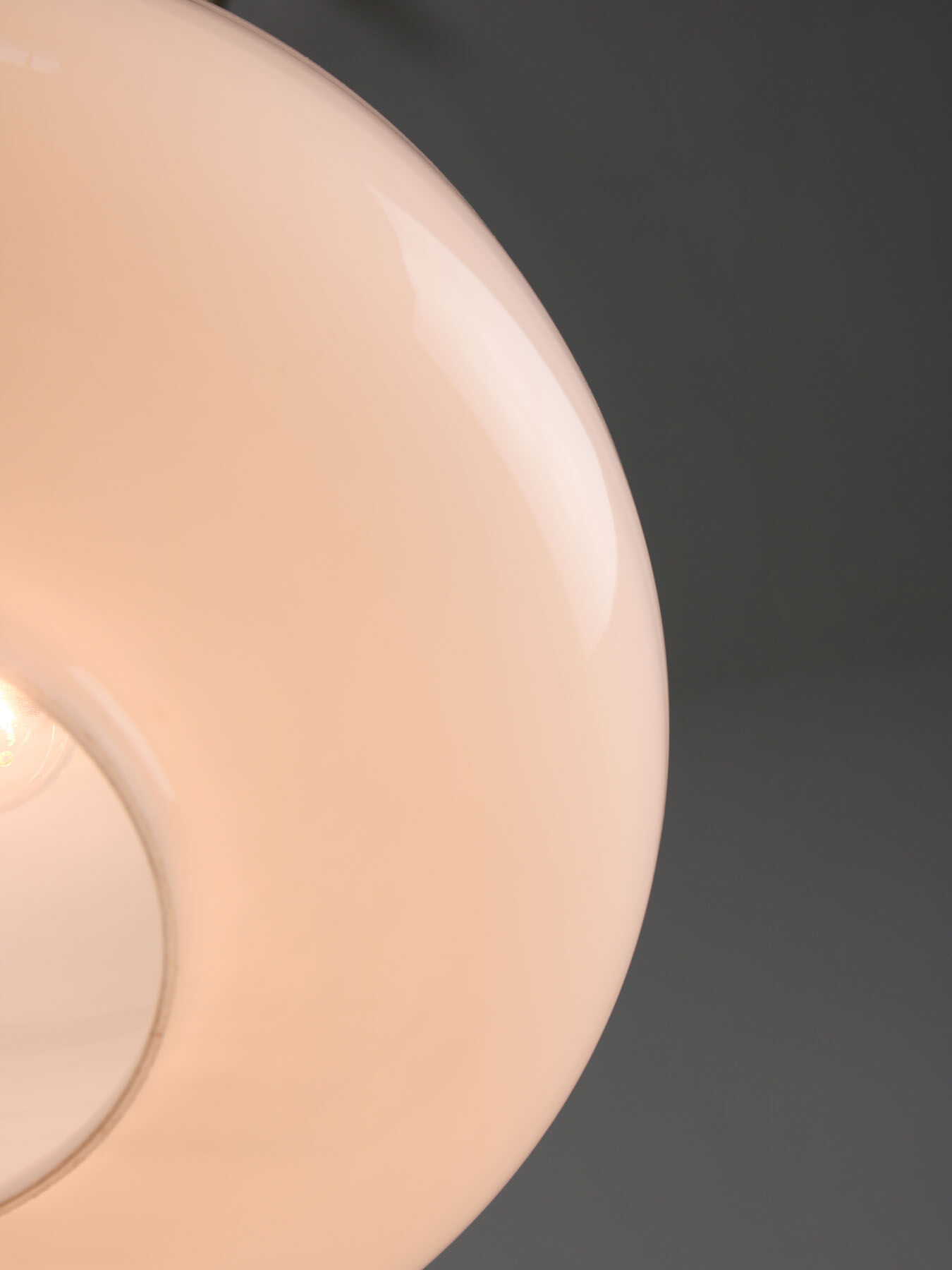 Suspension opaline du milieu du siècle