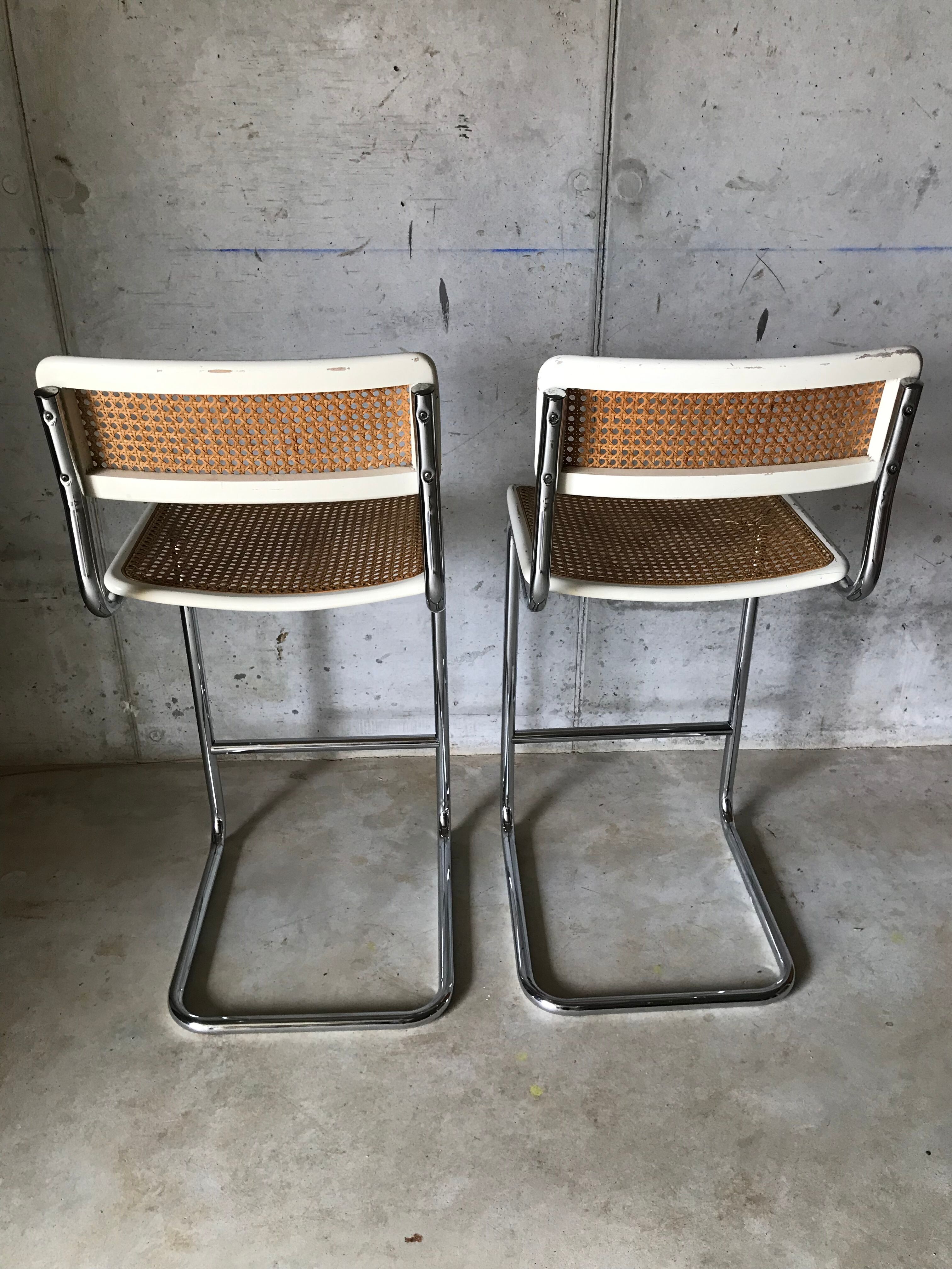 High chair in cannage