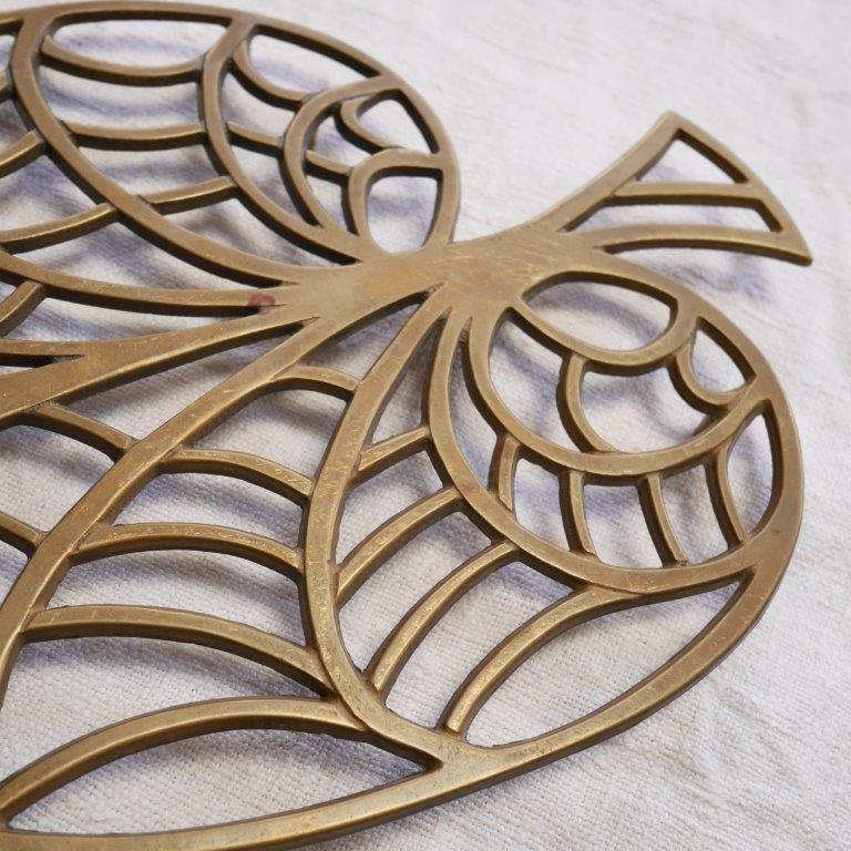 Brass leaf trivet