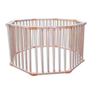 Hexagonal wooden park with removable bars