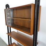 Armoire design en teck Musterring avec pieds noirs