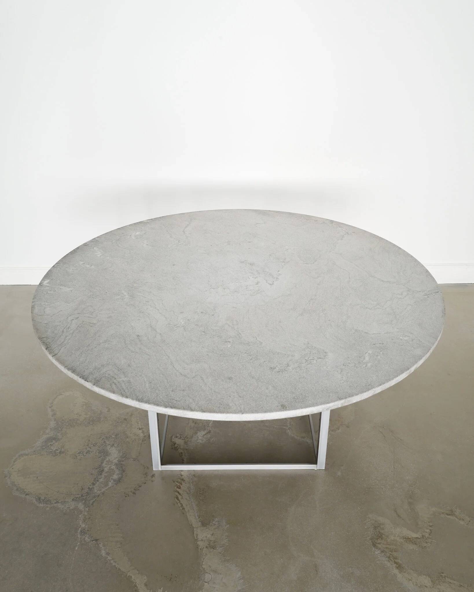 Table à manger "PK54" emblématique danoise du milieu du siècle par Poul Kjærholm, années 1960.