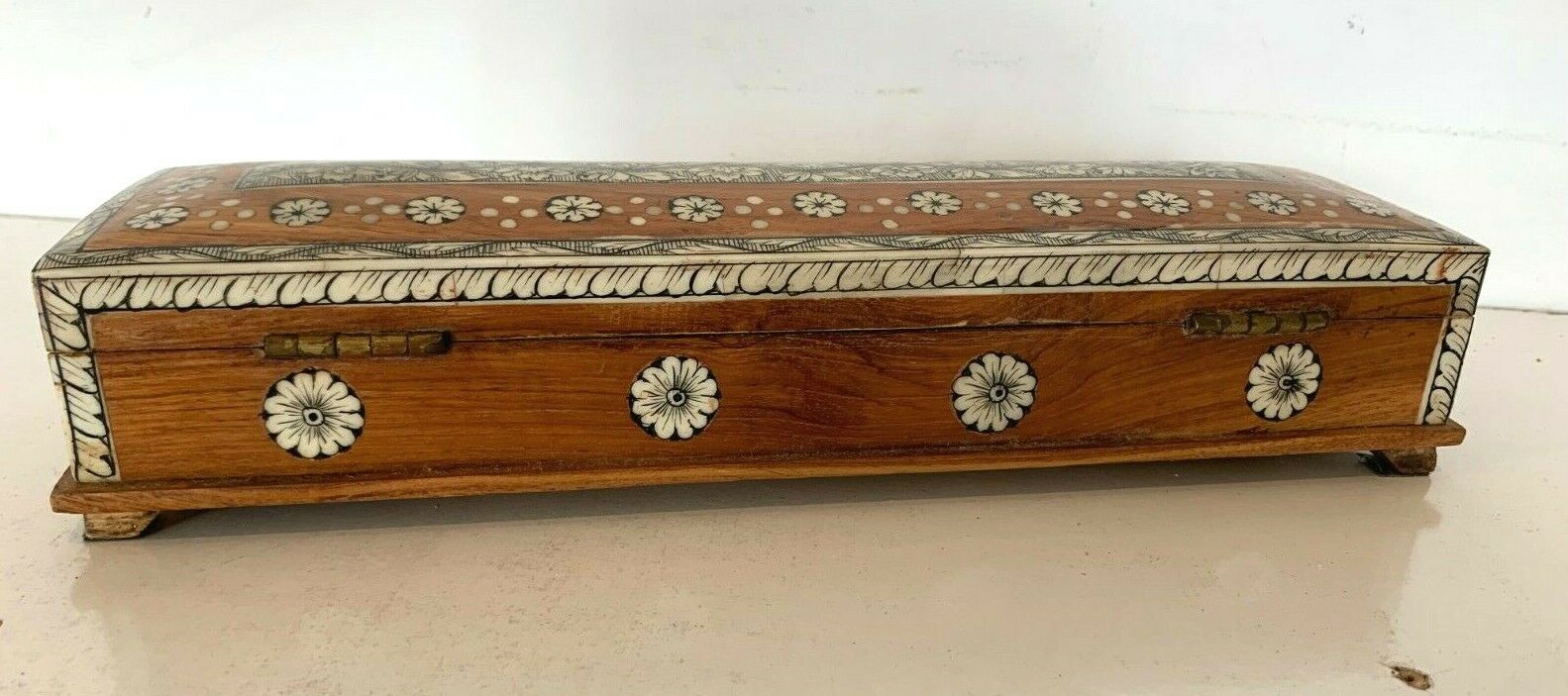 Natural wood plumier box decoration in inlay of bone marquetry