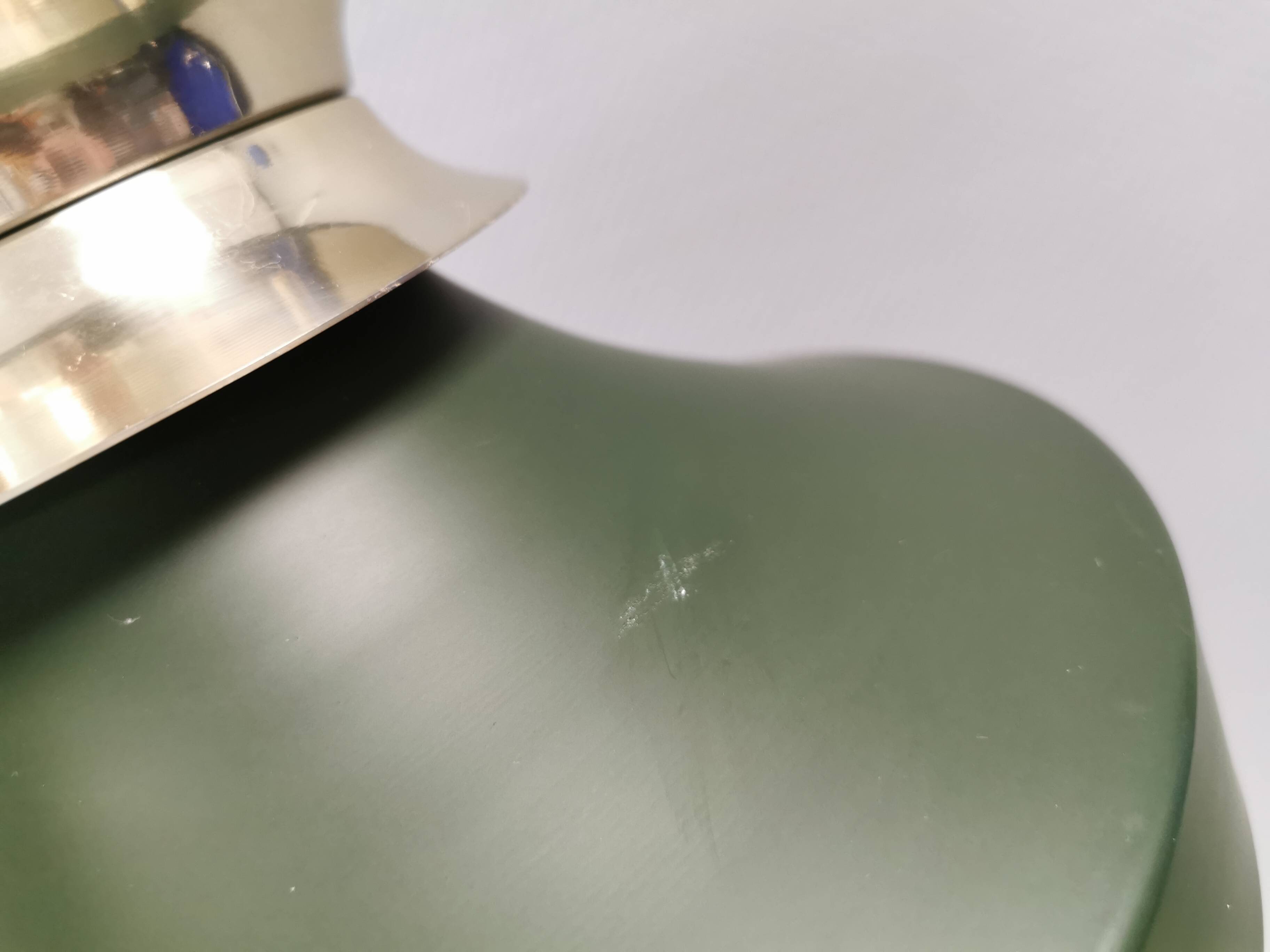 Hanging lamp in green lacquered metal with golden “ring” and bottom grille.