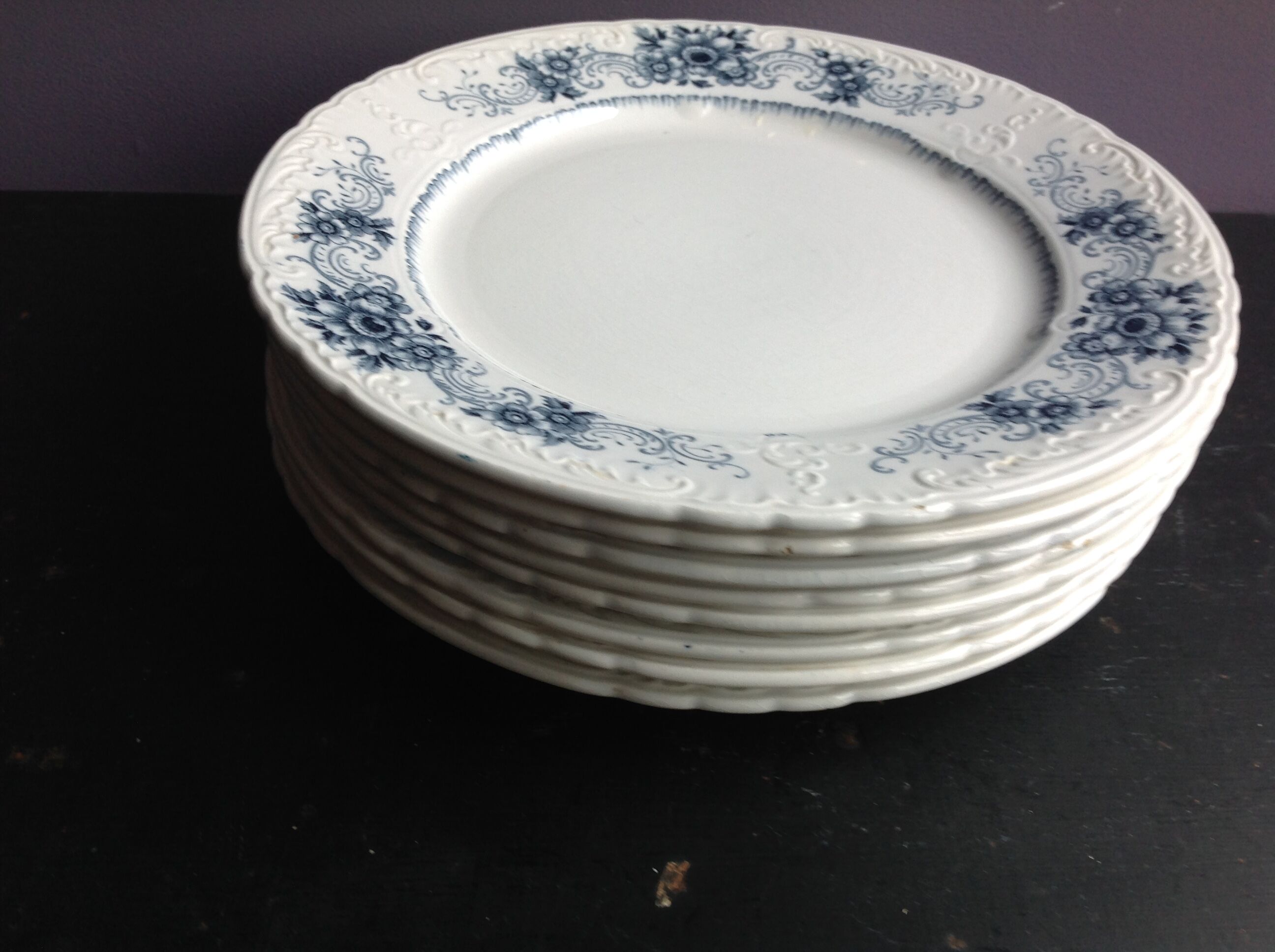 Set of 8 flat plates