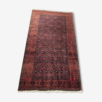 Oriental carpet in wool with stylized floral decoration