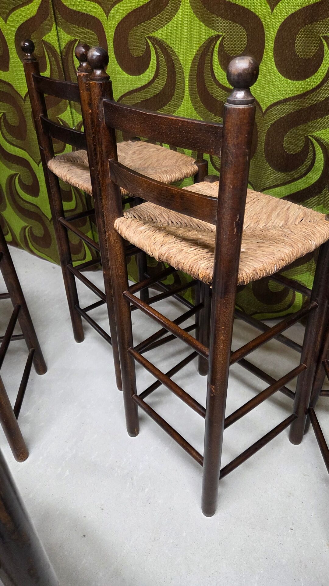 Lot of 6 stools with woven straw seats, chalet style 1970.