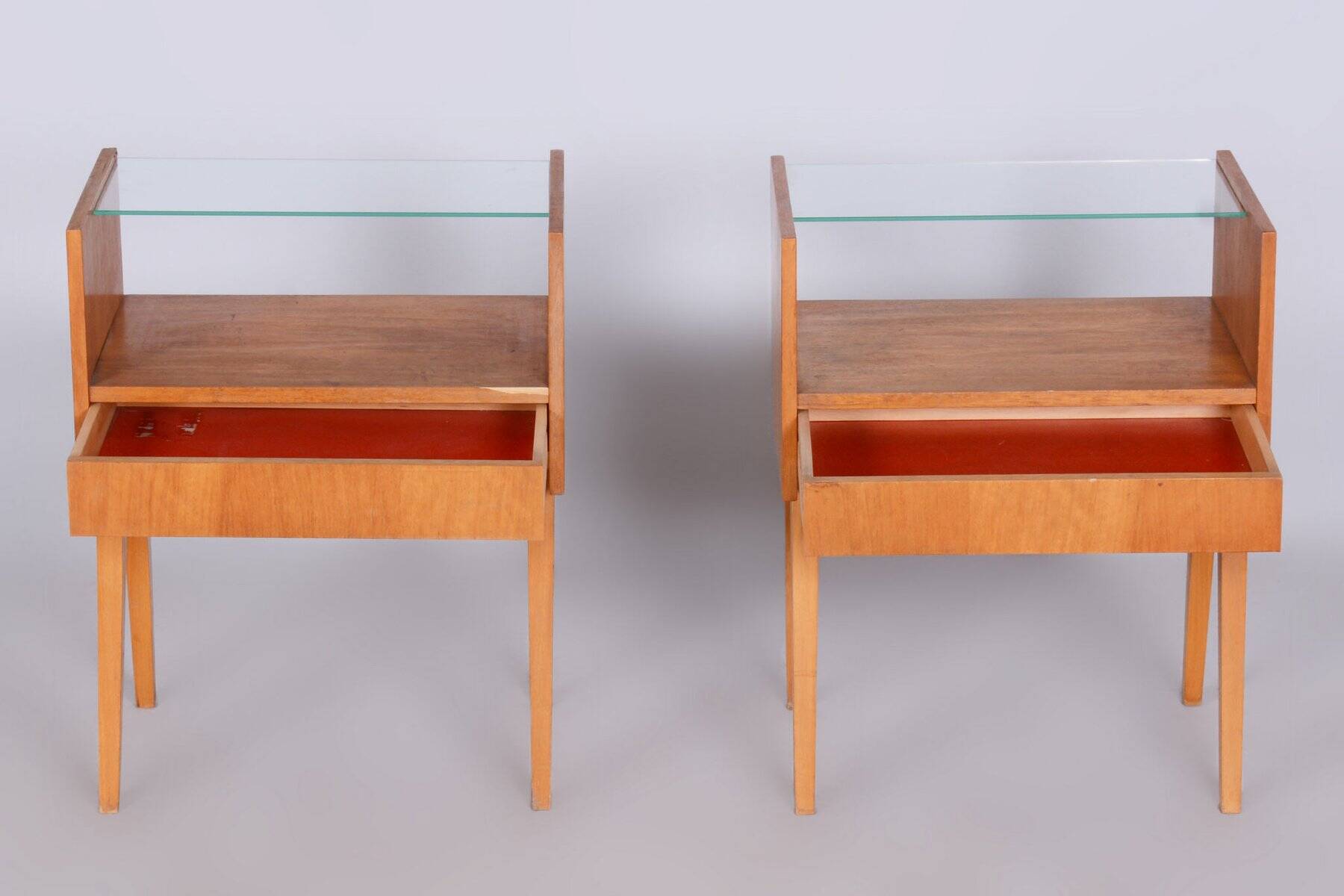 Mid-Century Modern Bedside Tables in Oak and Glass, 1950s, Set of 2