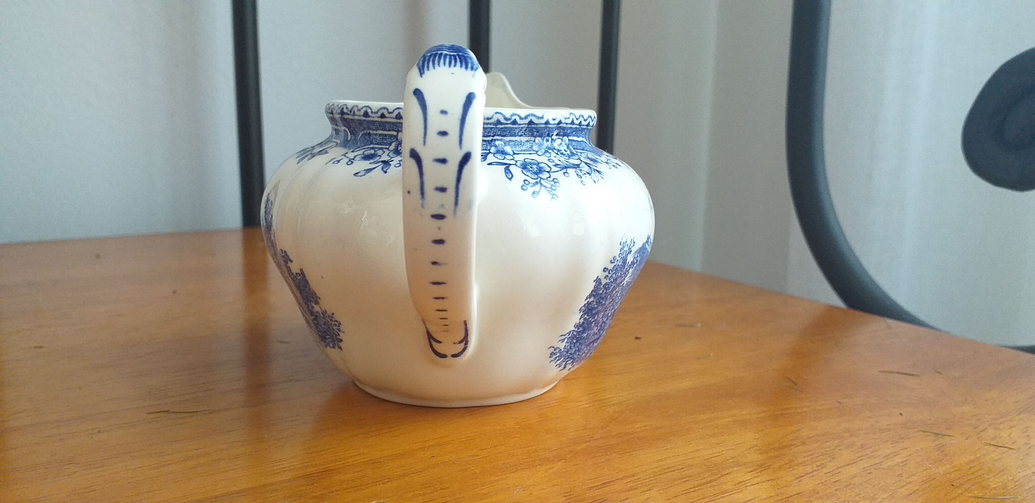 Porcelain creamer Villeroy and Boch