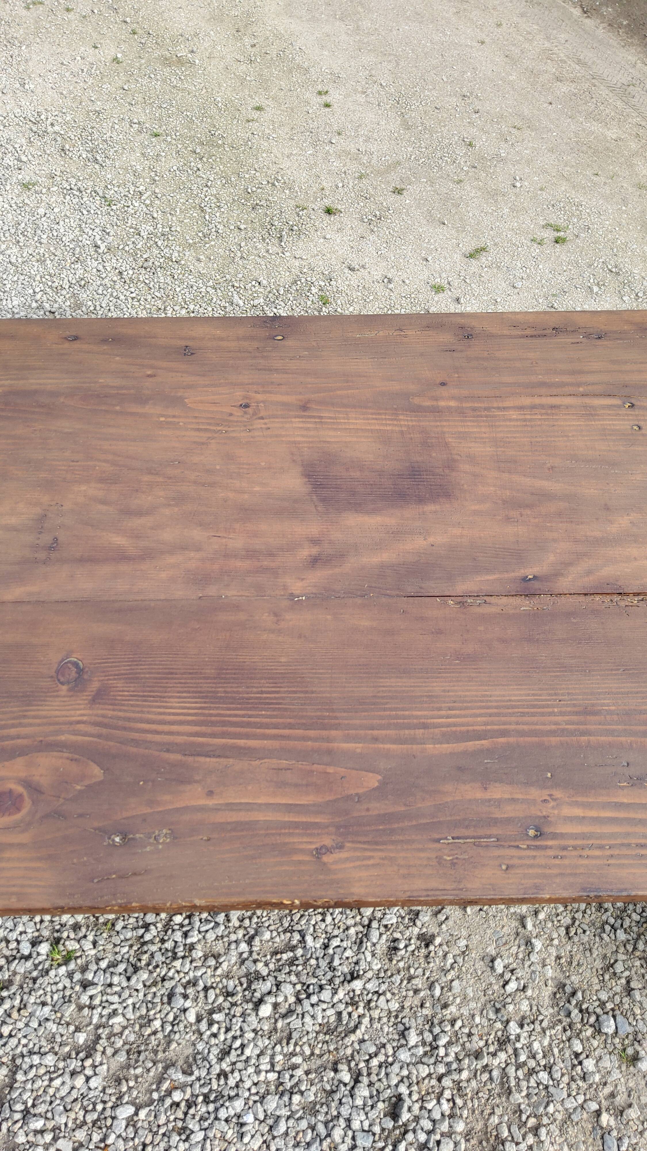 Farm coffee table in oak and fir spindle feet