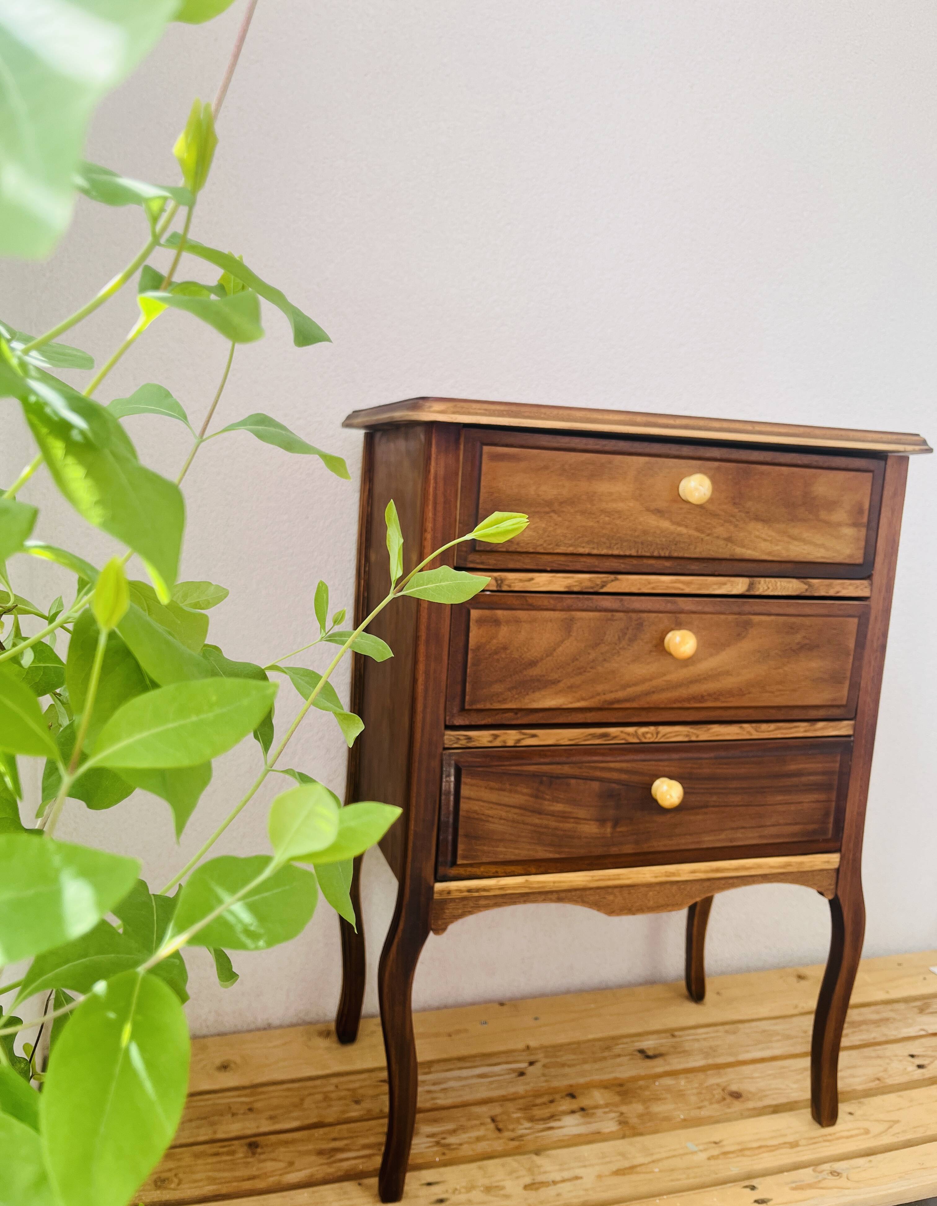 Vintage chest of drawers
