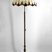 Bronze floor lamp with Tiffany-style stained glass shade – 20th century