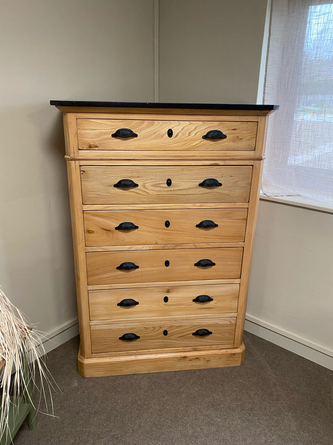 Chest of drawers, dresser