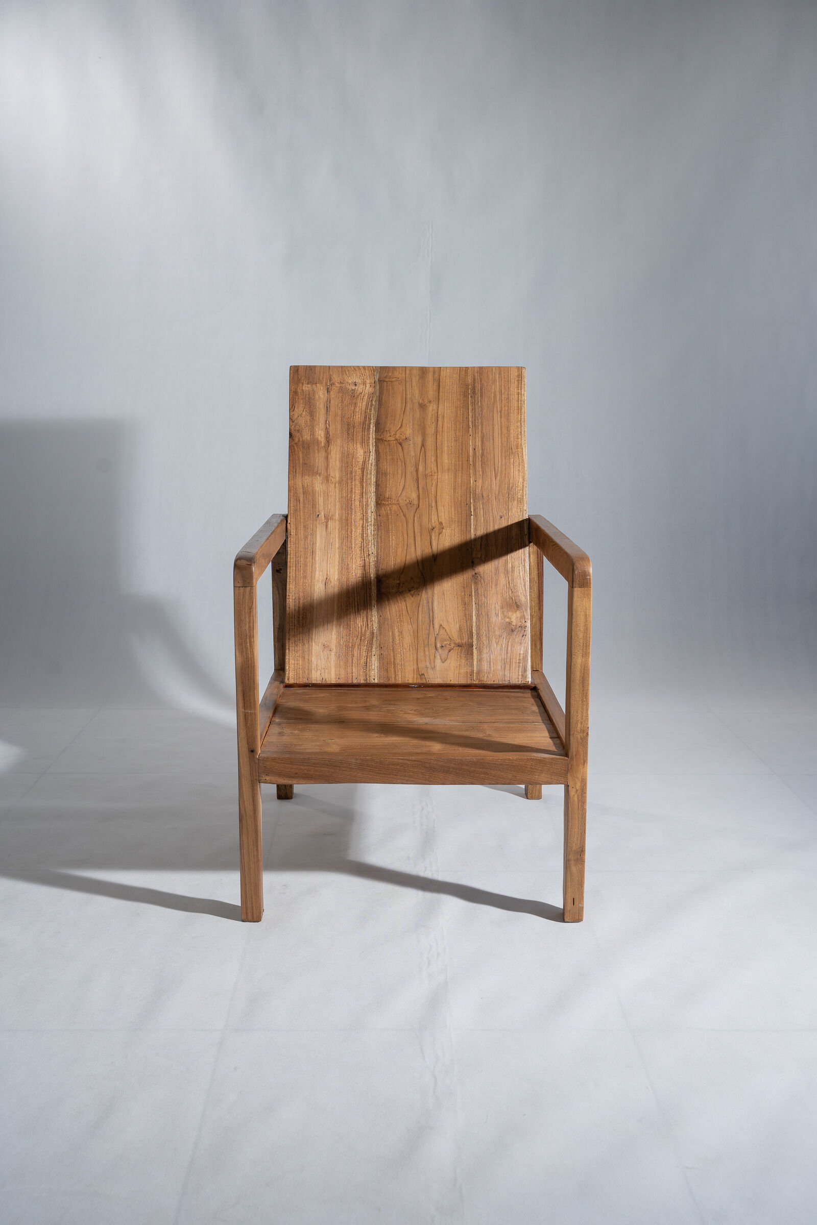 Armchair in natural wood (teak) minimalist design