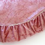 Old round cushion pink with lace
