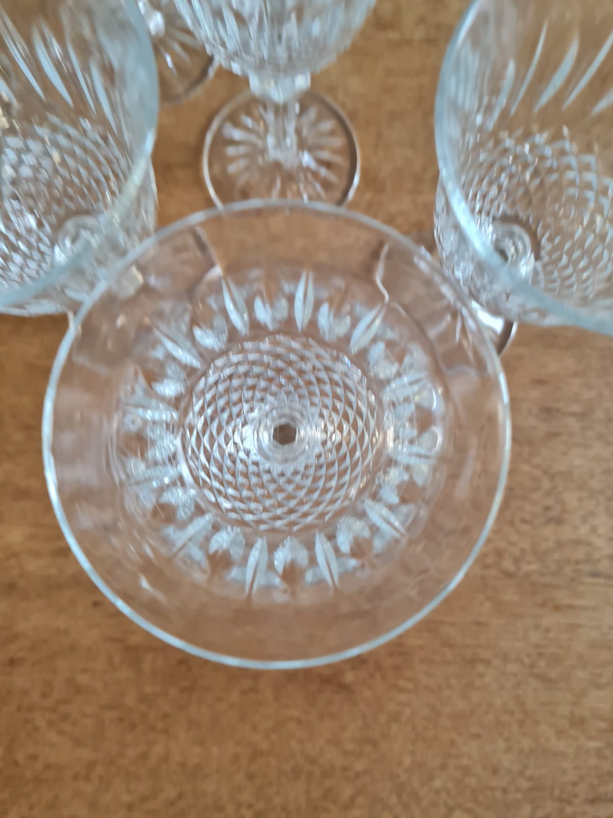 Service of 6 chissed wine glasses