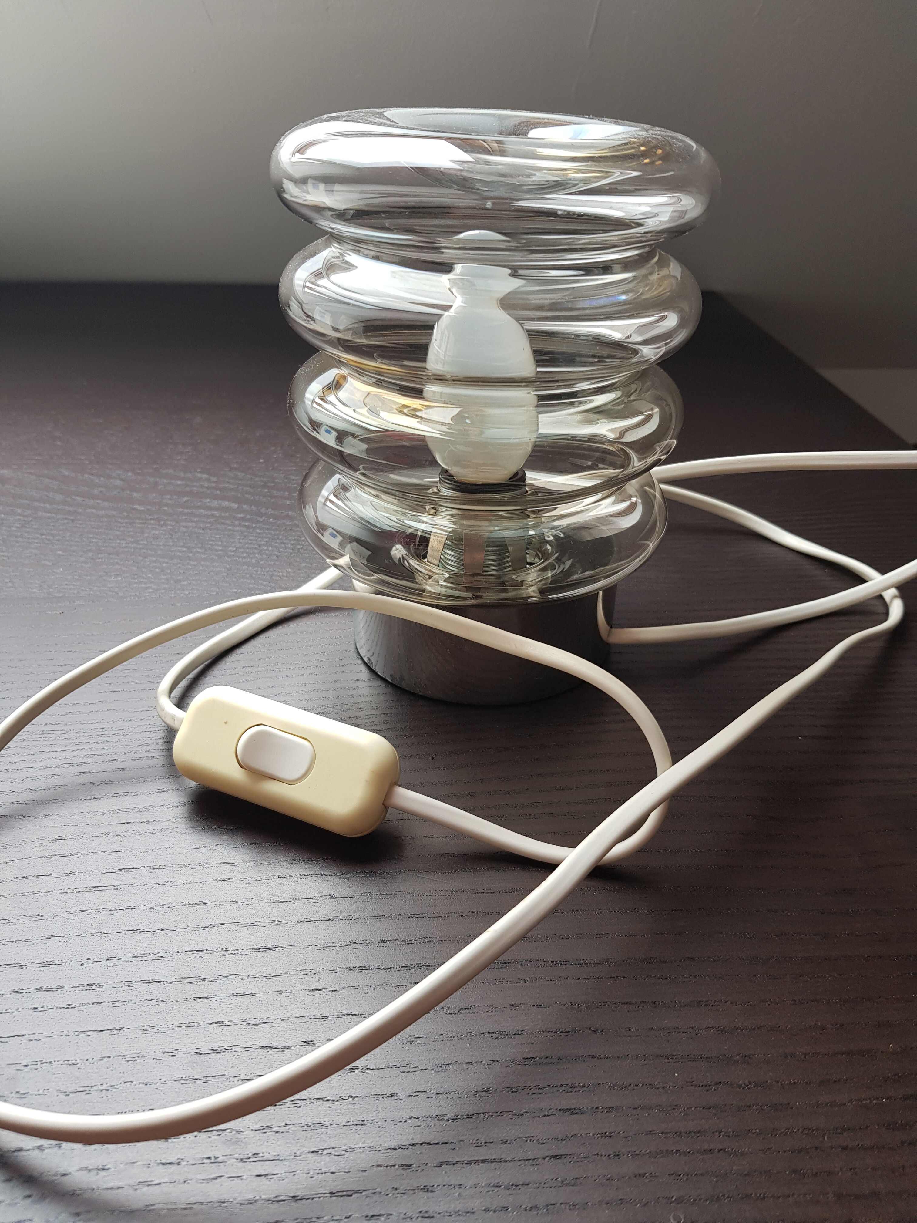 Table lamp in bulb shape