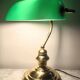 Lámpara vintage de banquero de cristal verde opalino