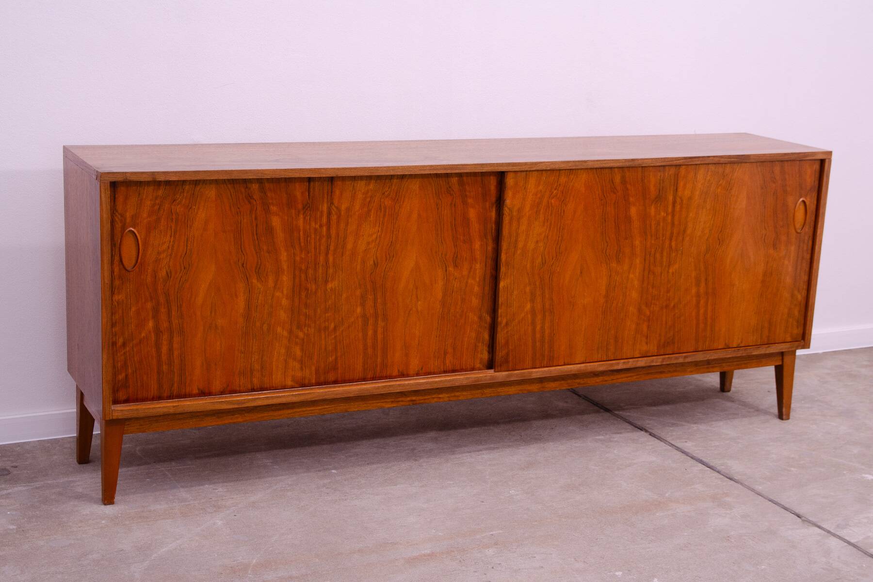 Enfilade longue de style scandinave par Sedláček & Vyčítal, Tchécoslovaquie, années 1960