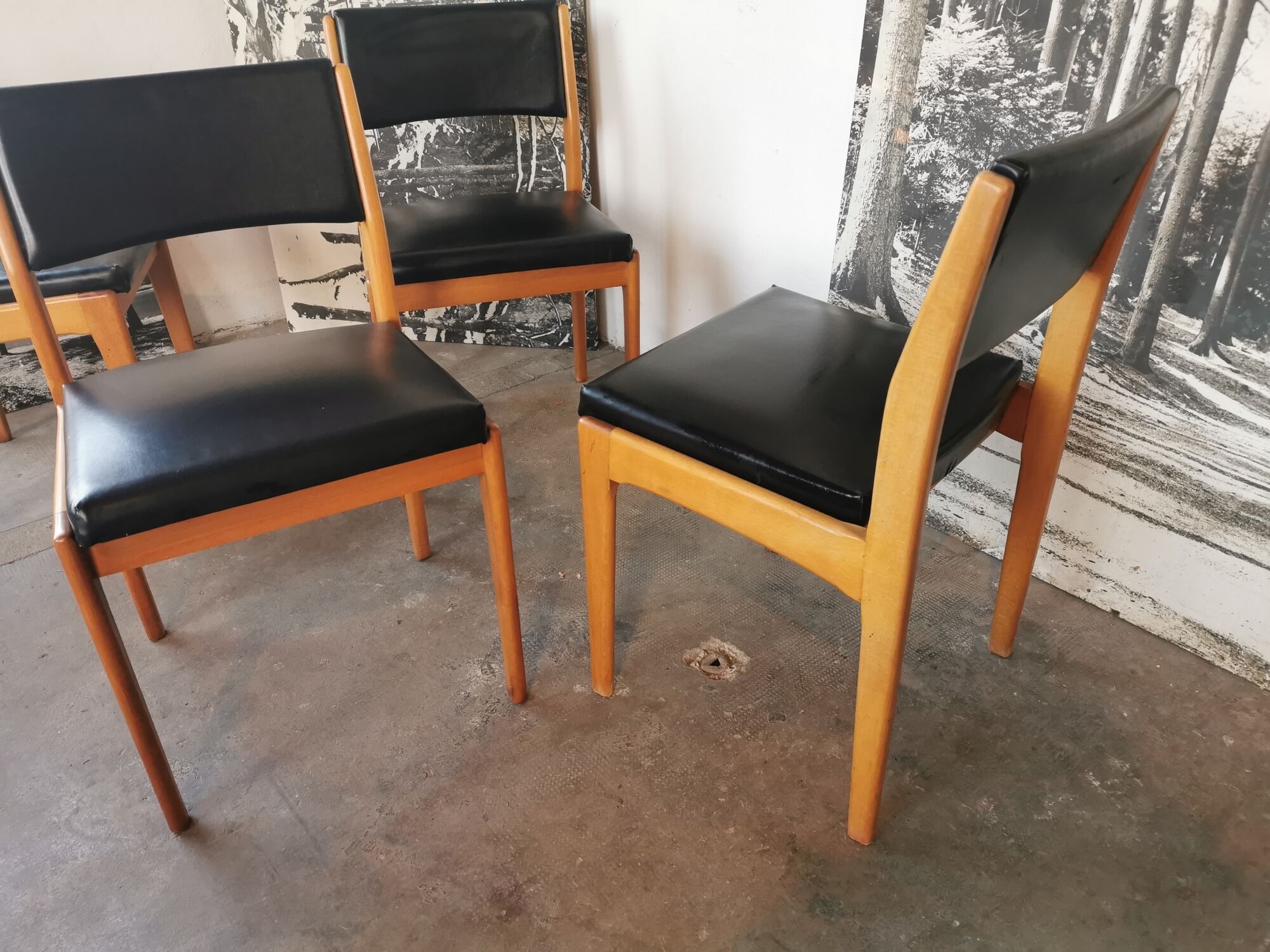 Set of 4 chairs scandinavian style wood and skaï black