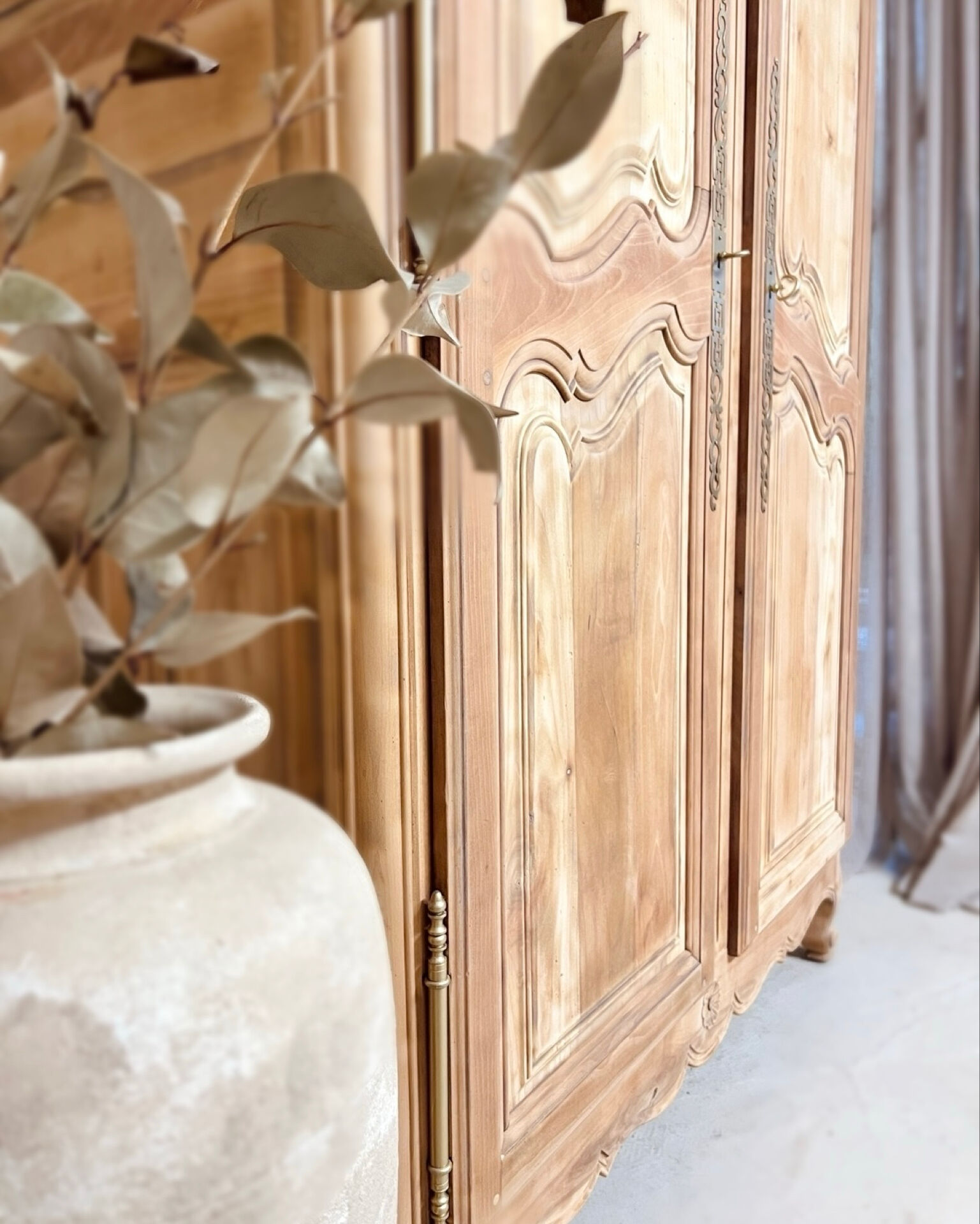 Armoire en merisier massif