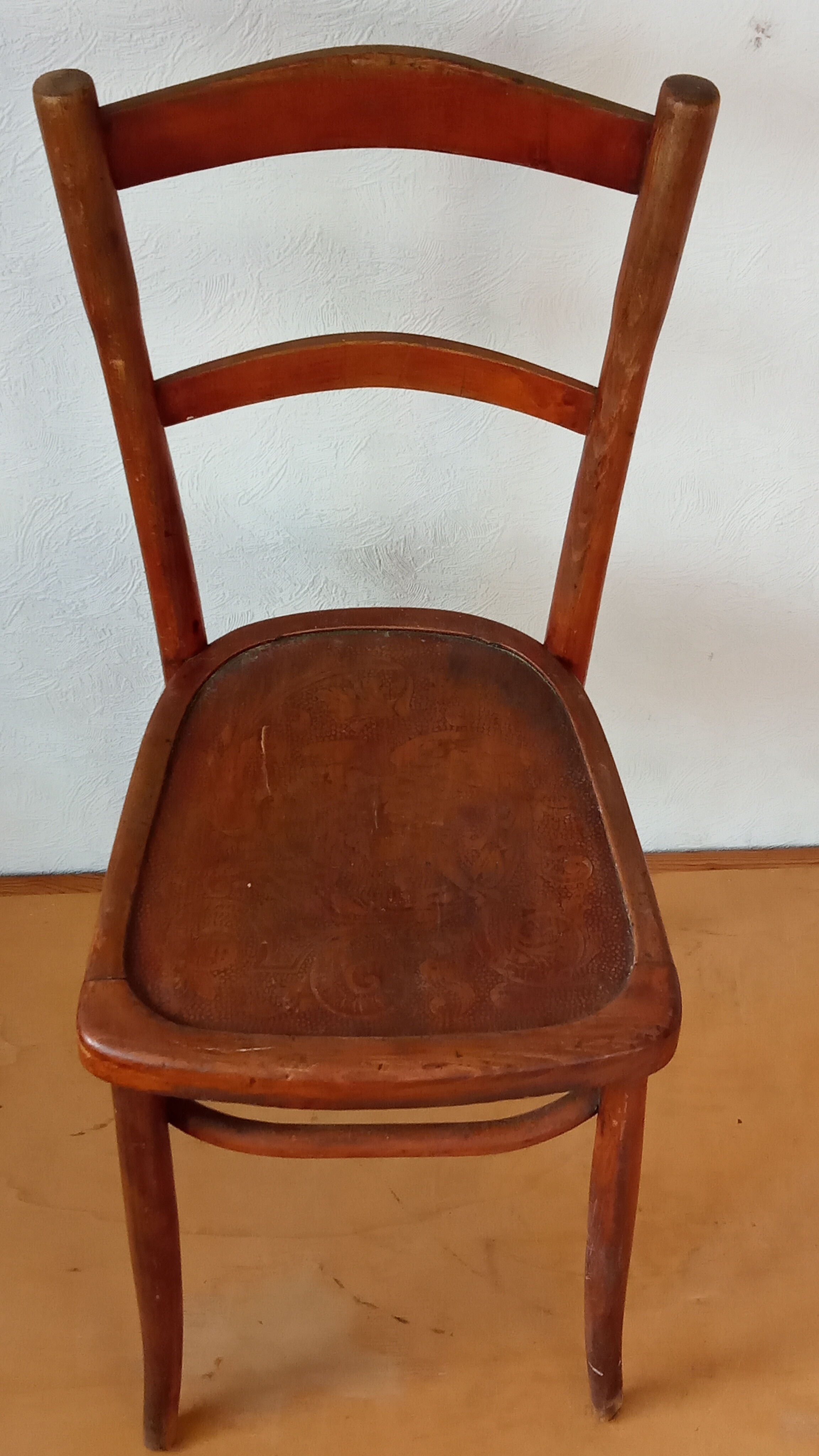 Art-nouveau bistro chair in bentwood
