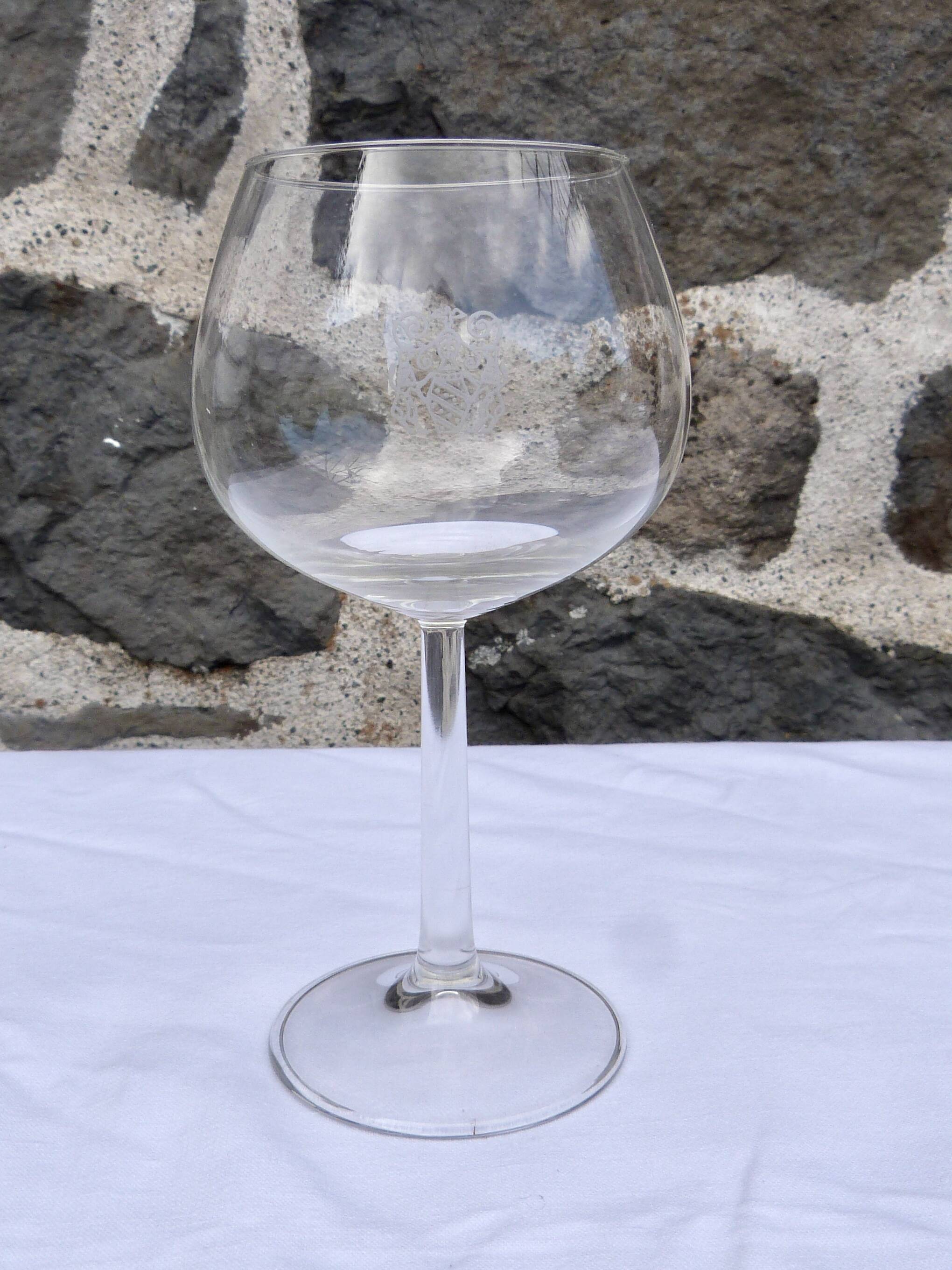 Set of 6 stemmed glasses with crest