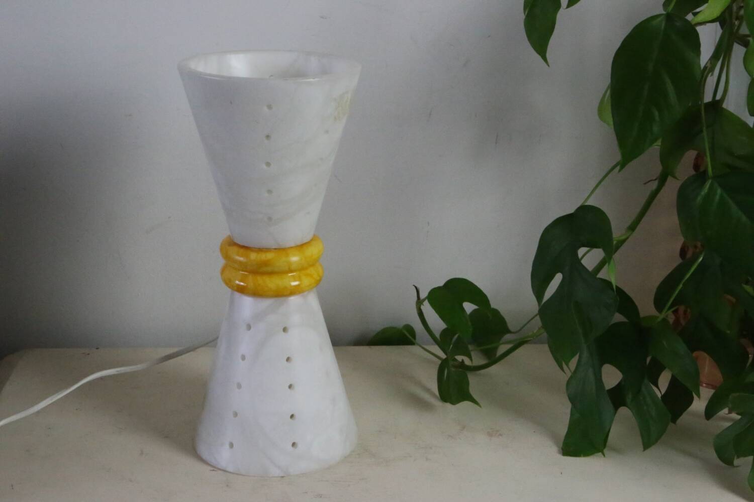 Alabaster and marble diabolo lamp