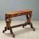 Petite table ancienne en noyer sculpté, Italie, milieu XIXe siècle