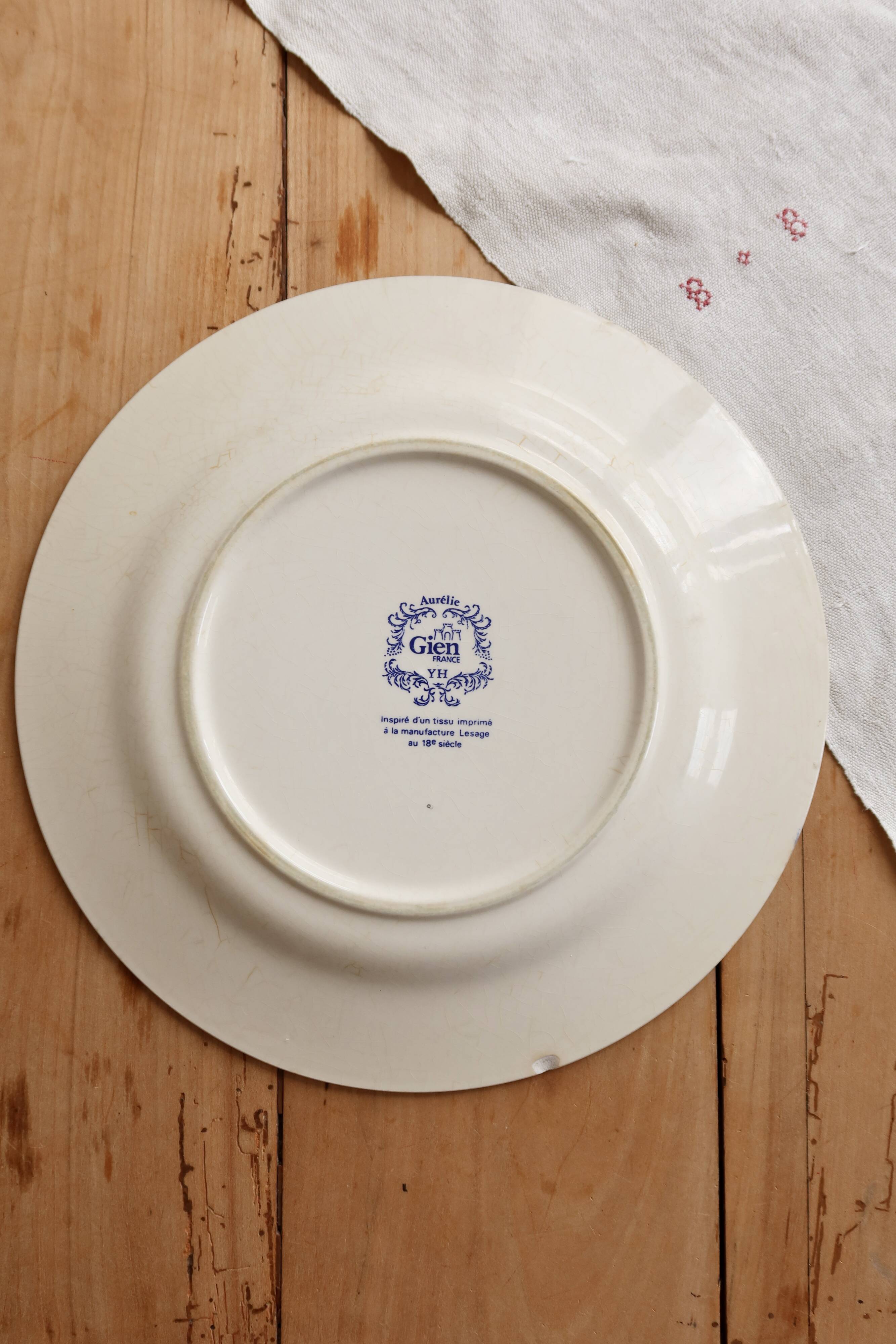 Old Gien Aurélie plate – Ivory earthenware with Lesage fabric pattern