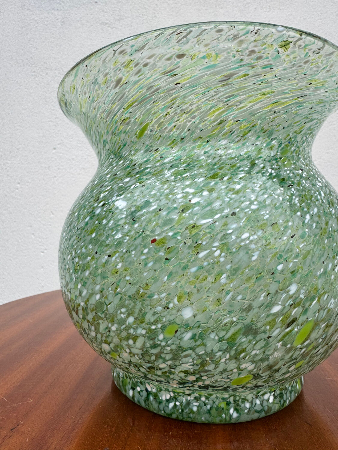 Round Murano glass vase antique